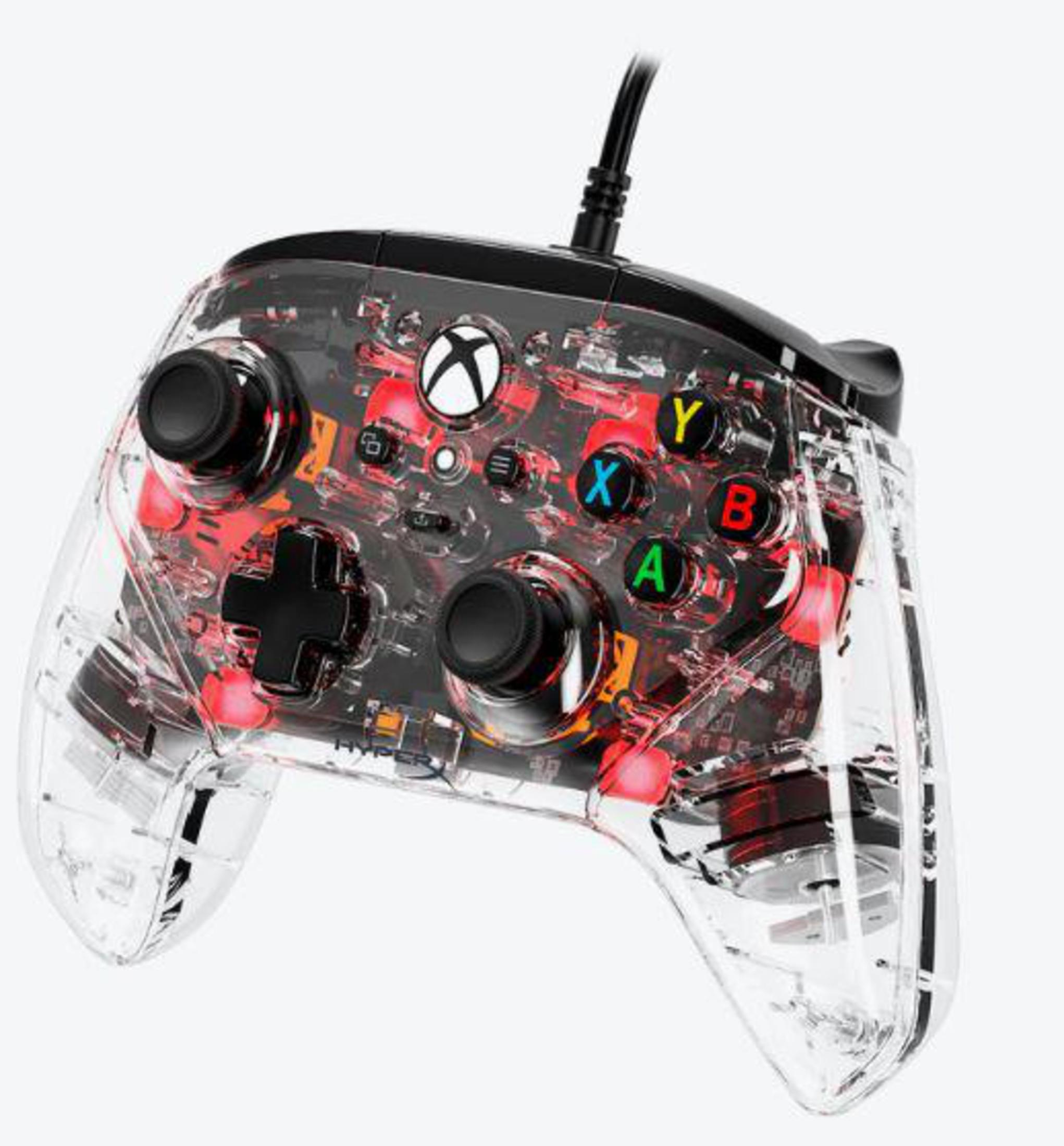 Przezroczysty kontroler Xbox z widocznymi czerwonymi elementami wewnętrznymi.