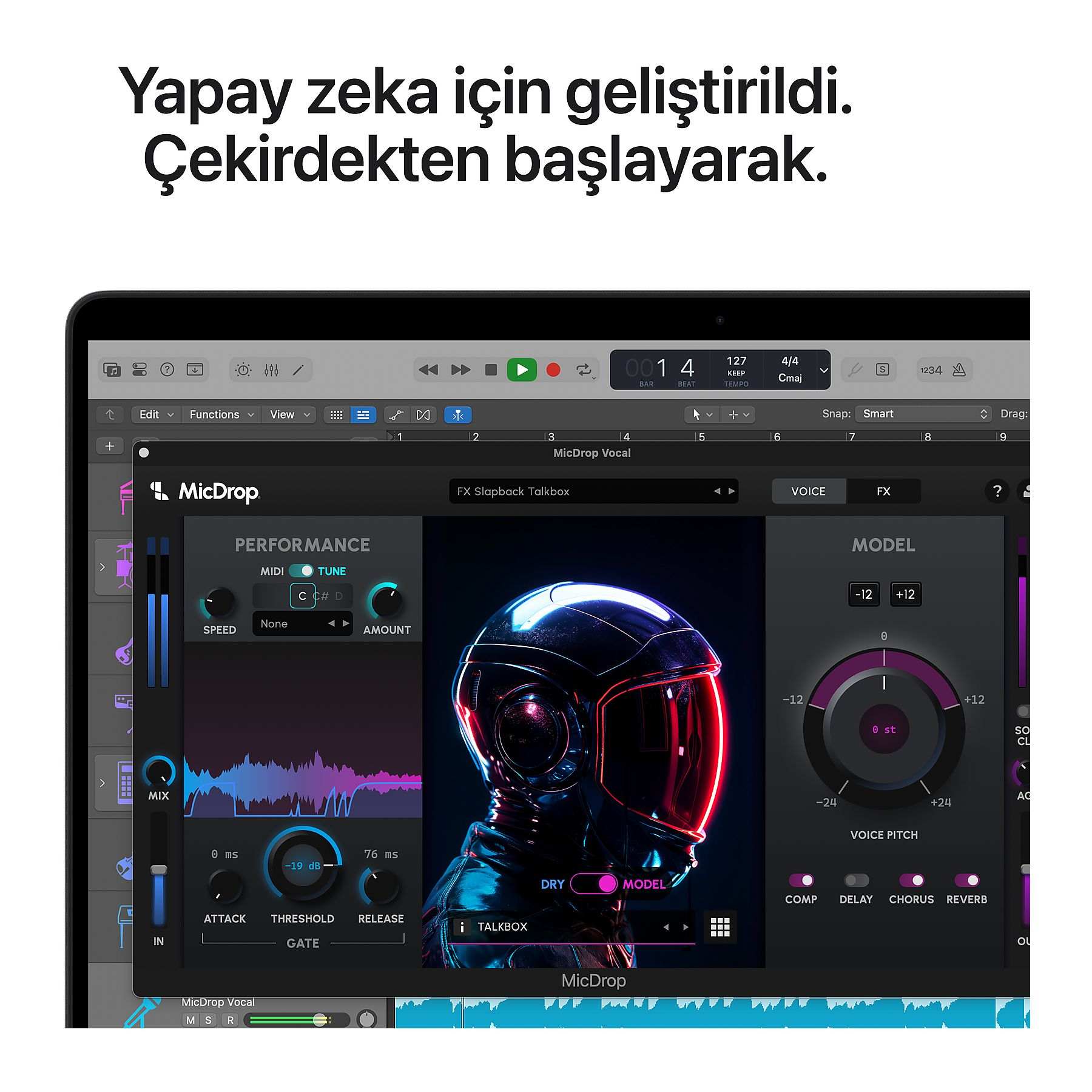 Bilgisayar ekranında fütüristik bir kask grafikli müzik prodüksiyon yazılımı görünüyor.