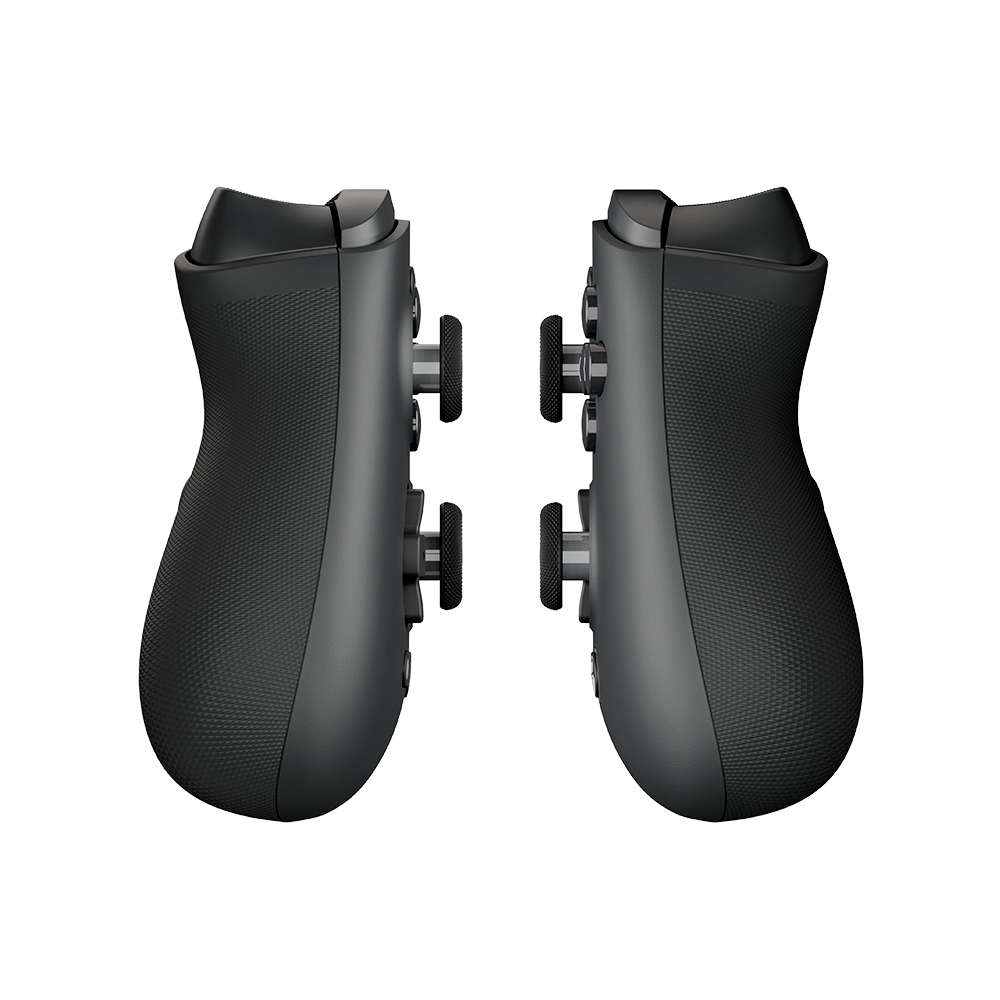 Twee zwarte controller grips met getextureerde oppervlakken en knoppen.