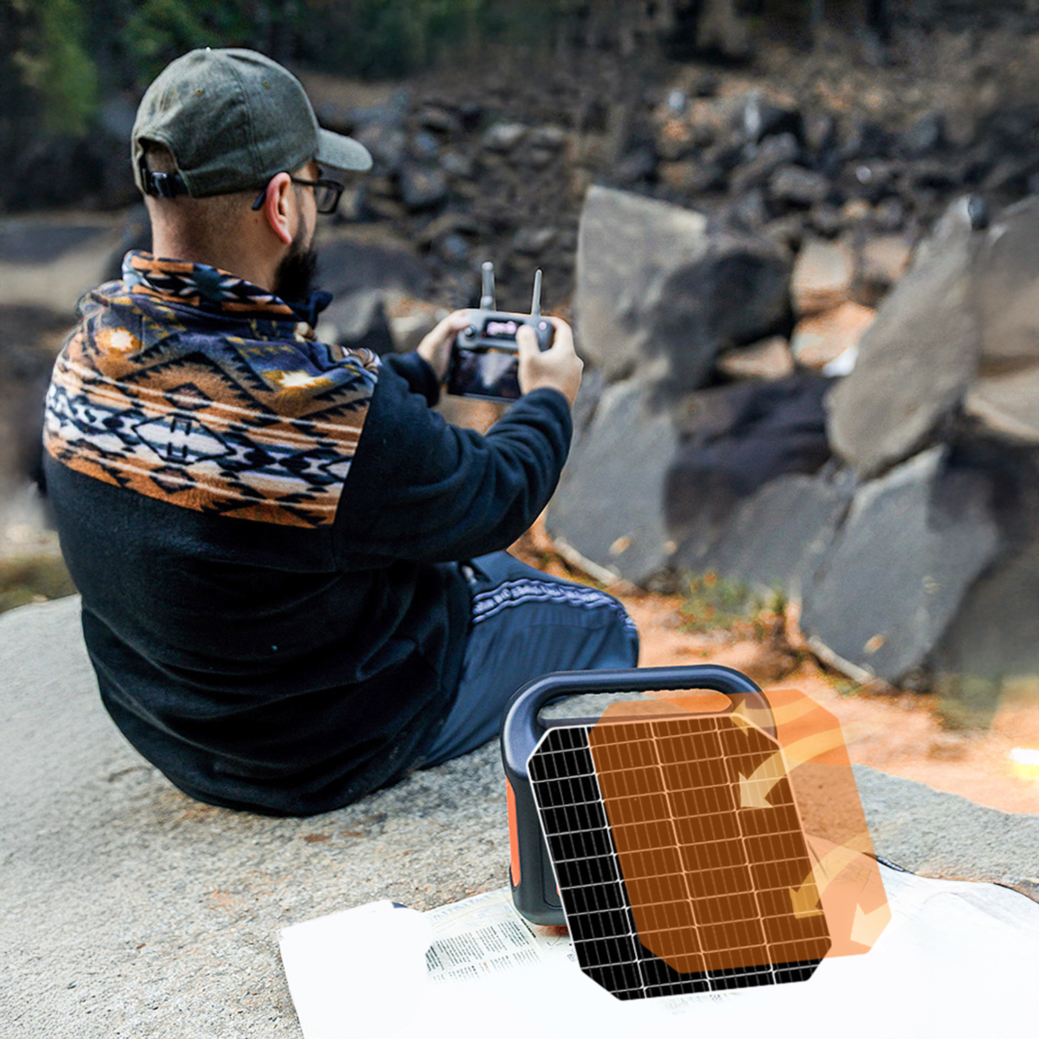 Uomo con telecomando seduto accanto a pannello solare all'aperto.