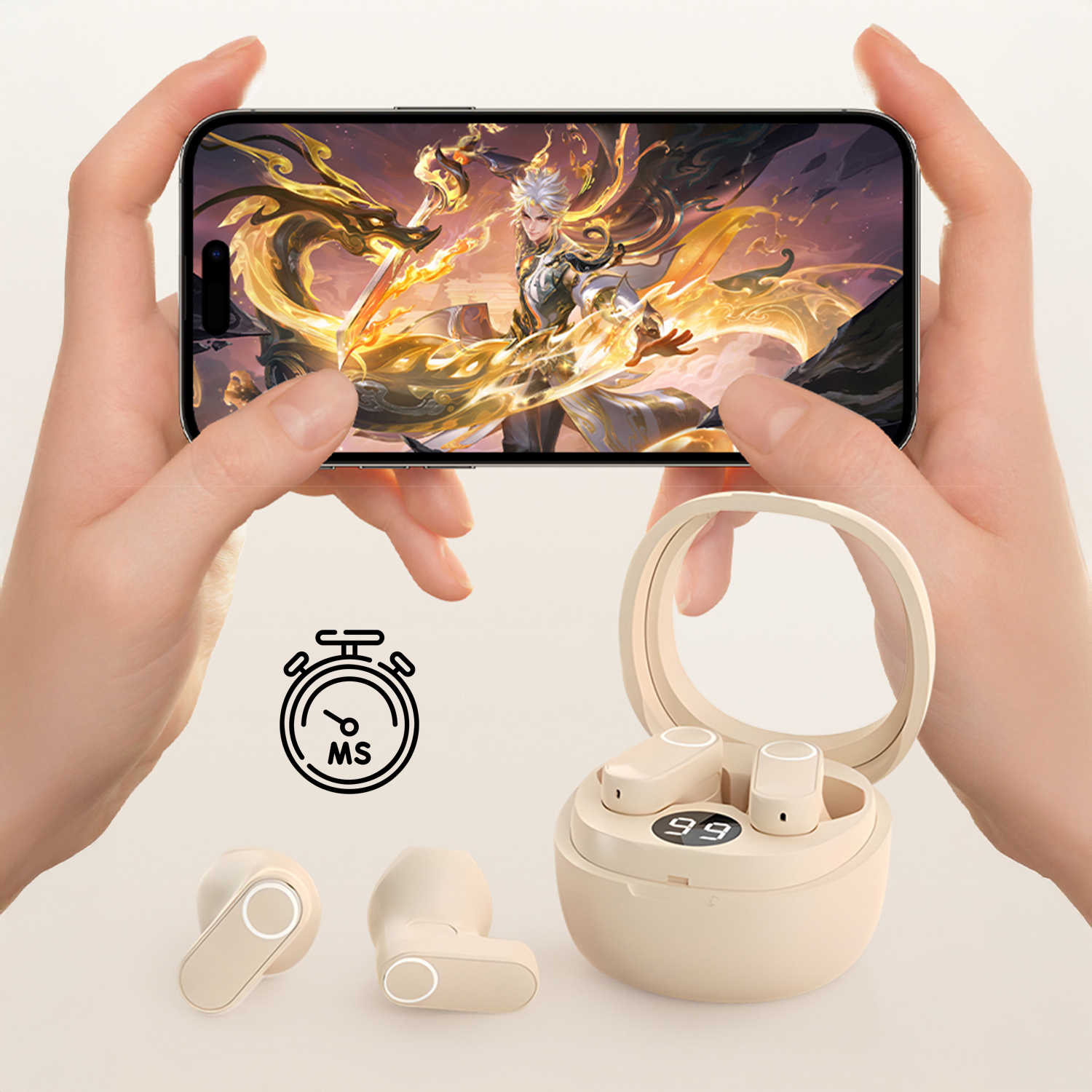 Mani che tengono uno smartphone con drago e guerriero. Auricolari vicini.