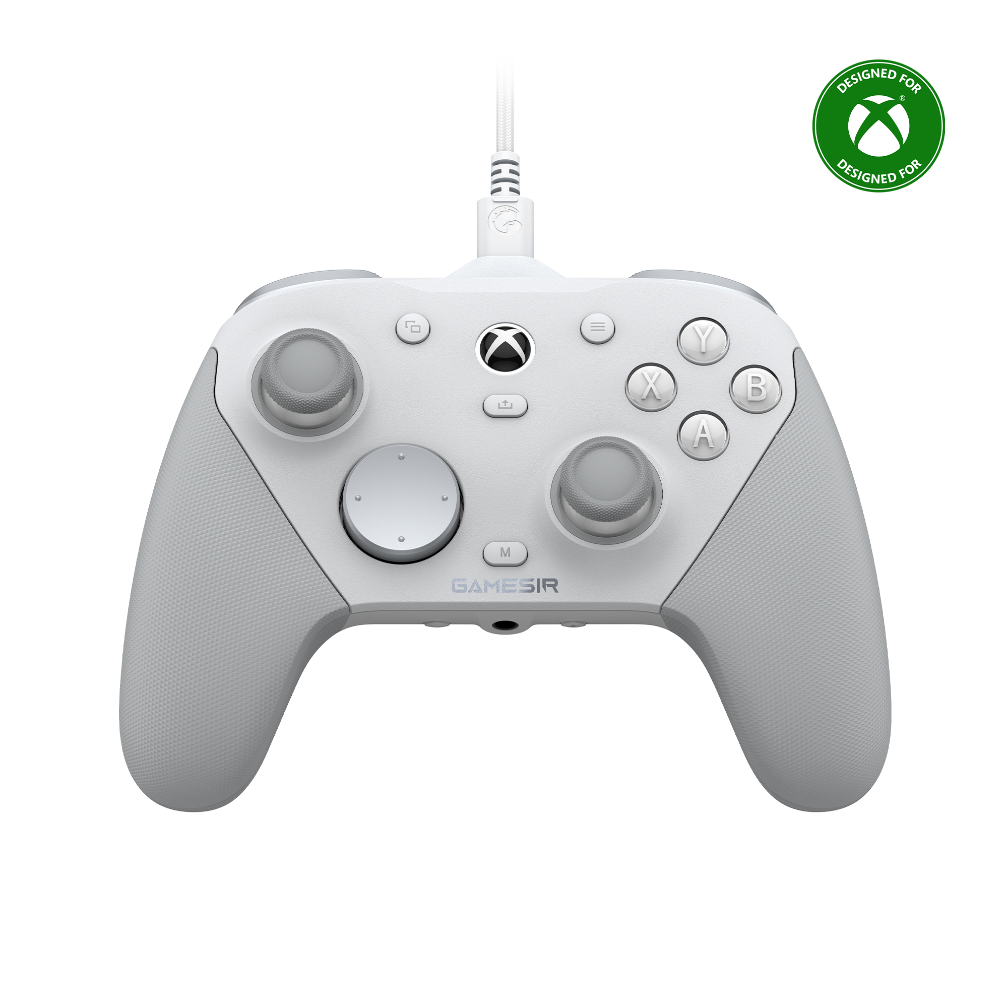 Un controller Xbox bianco con impugnature grigie e logo verde "Progettato per Xbox".