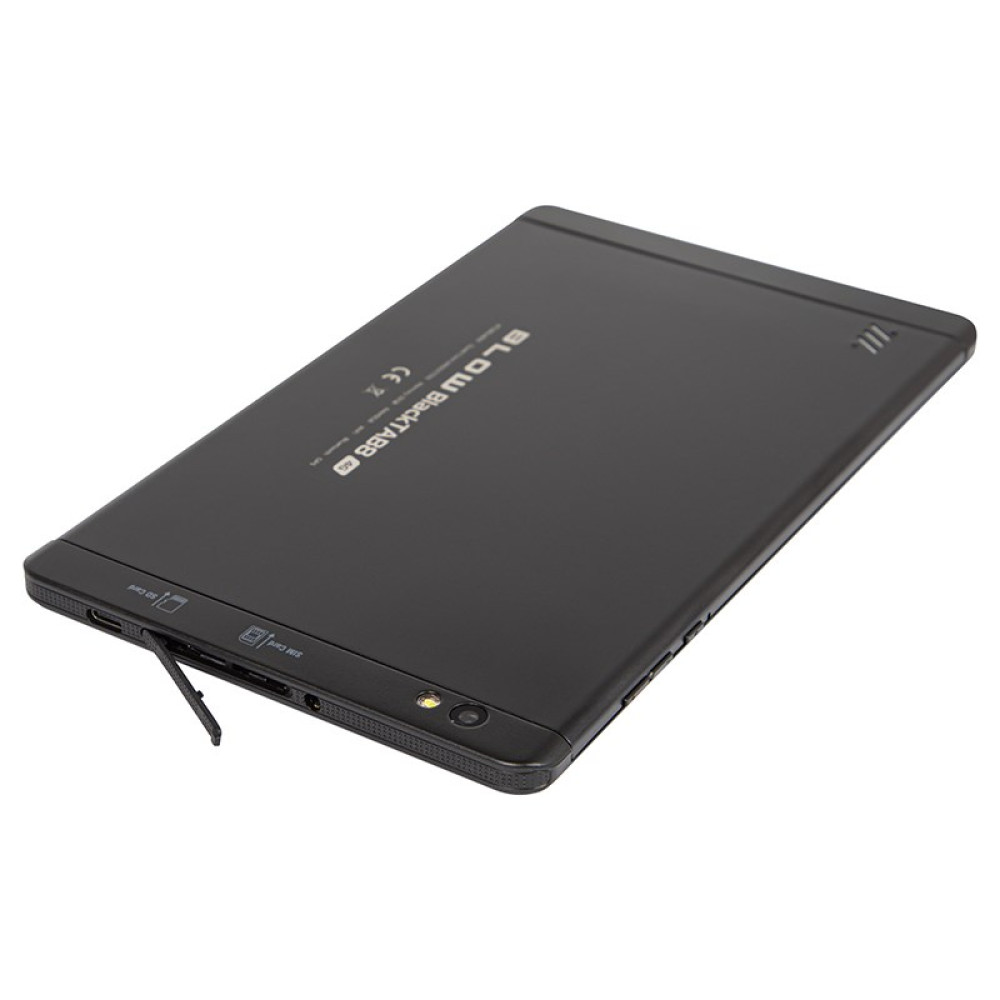 Czarny tablet ze slotami na karty SD i SIM oraz tylnym aparatem. Napis: BLOW BlackTAB.