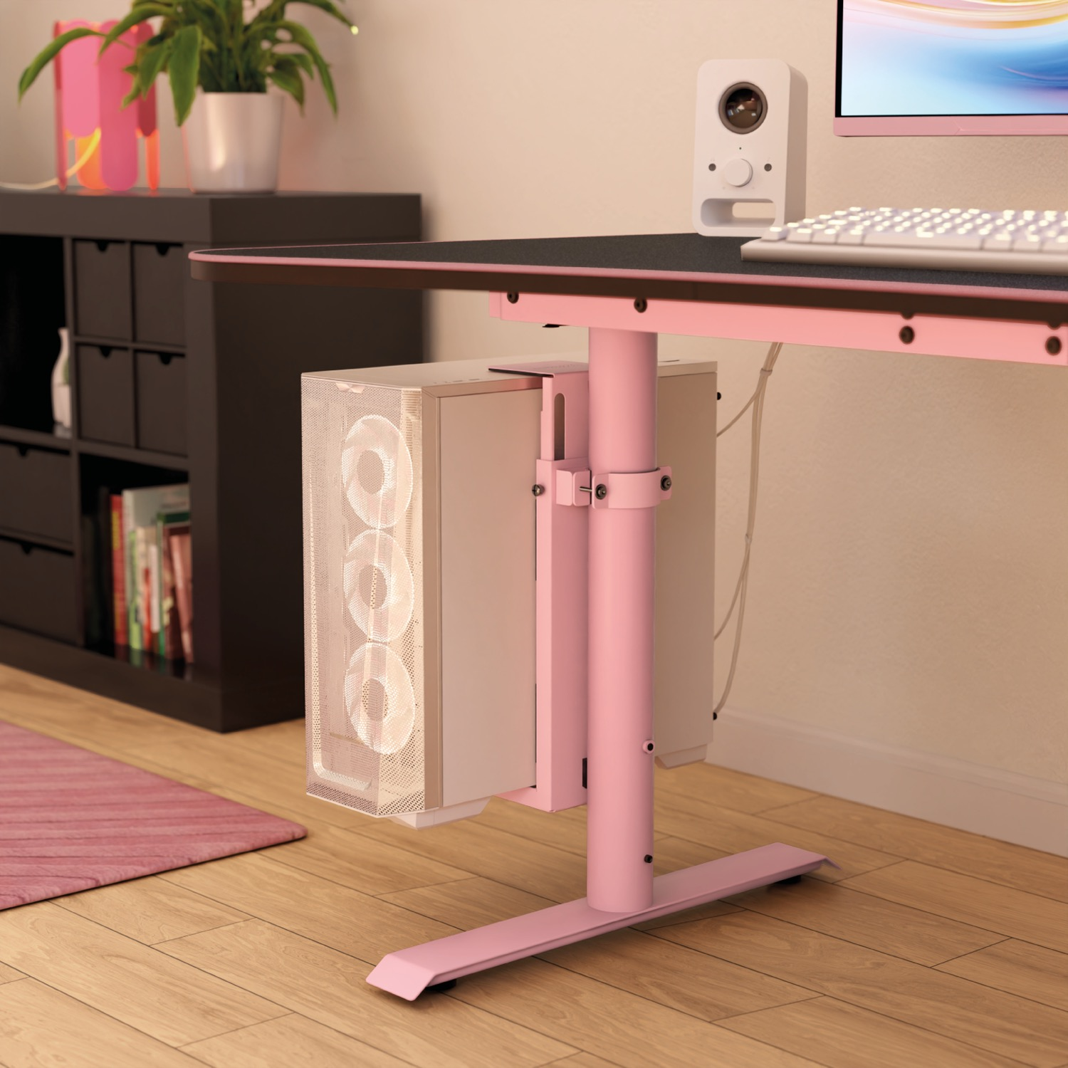 Een roze bureau met een witte computertoren eronder gemonteerd.
