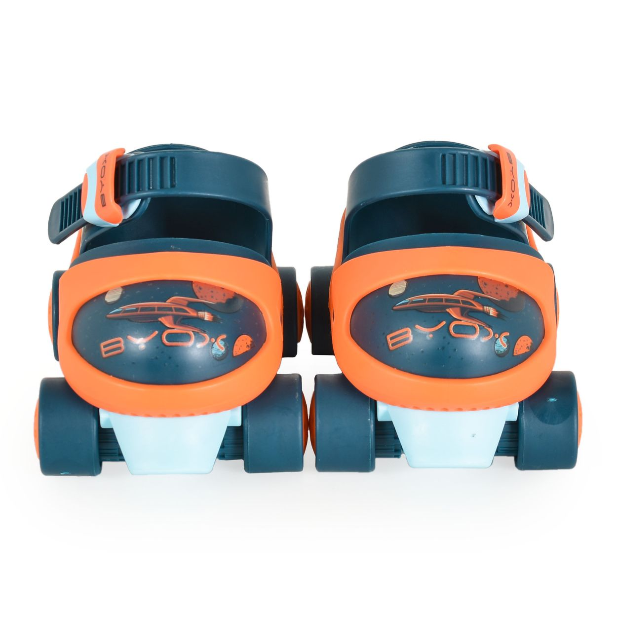 Zwei orange-blaue Rollschuhe mit Weltraum-Motiv und Schnallen.
