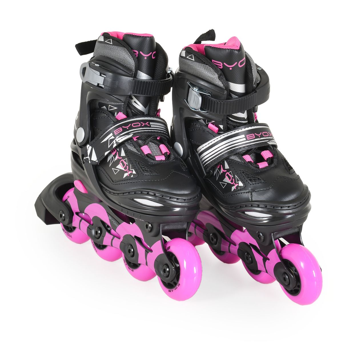 Schwarze und pinke Inlineskates mit weißen Akzenten auf weißem Hintergrund.
