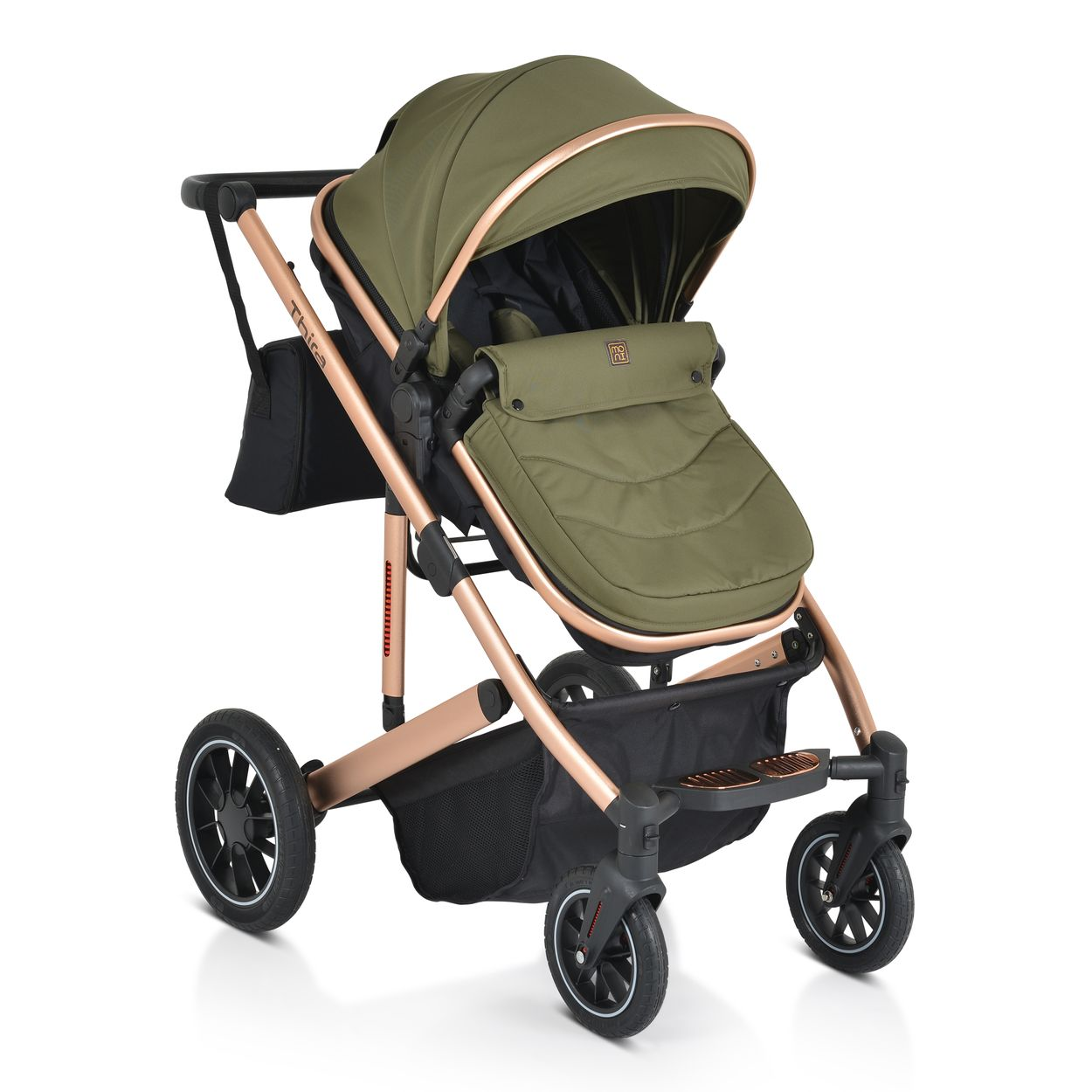 Ein olivgrüner Kinderwagen mit kupferfarbenem Gestell und schwarzen Rädern.
