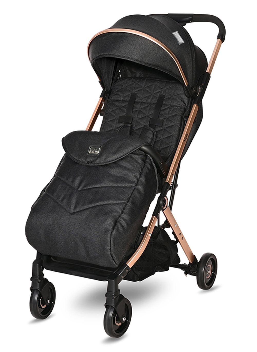 Ein schwarzer Kinderwagen mit roségoldenem Rahmen und Verdeck auf weißem Hintergrund.