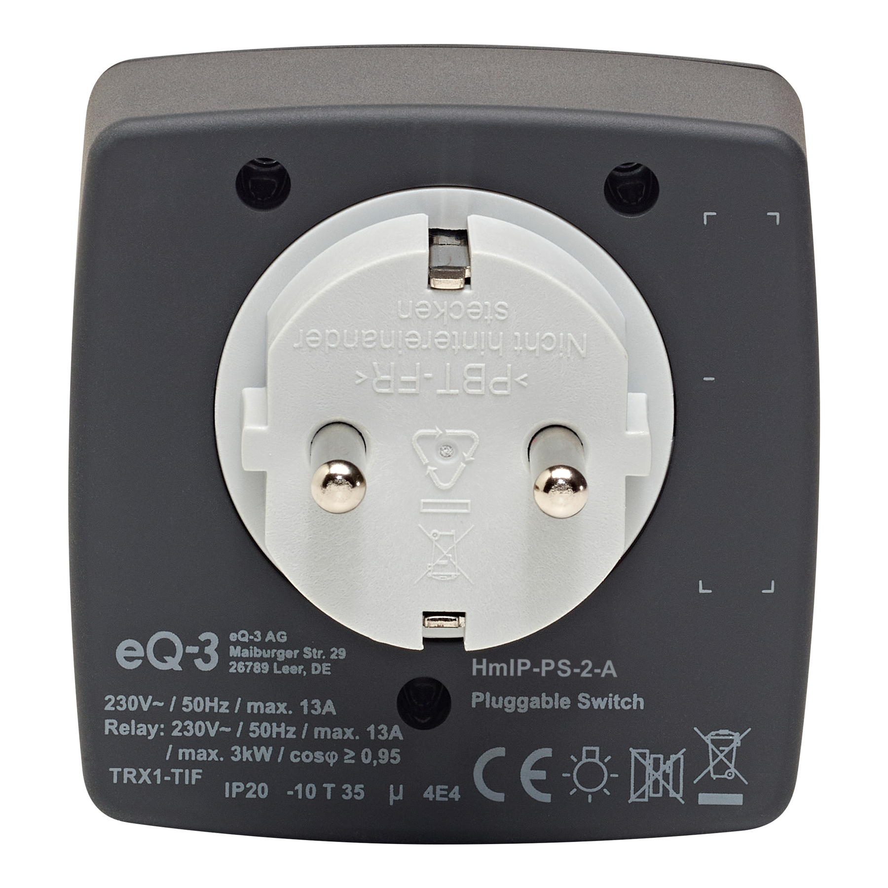 Ein schwarzer Zwischenstecker mit einem weißen Steckdoseneinsatz und technischen Daten.