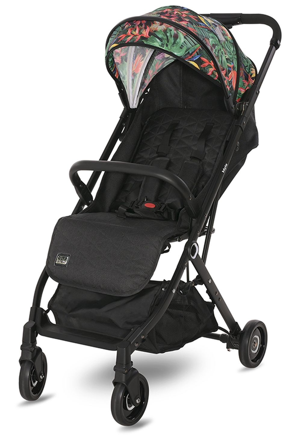 Ein schwarzer Kinderwagen mit buntem Blumenverdeck und Gurt. Isoliert auf Weiß.