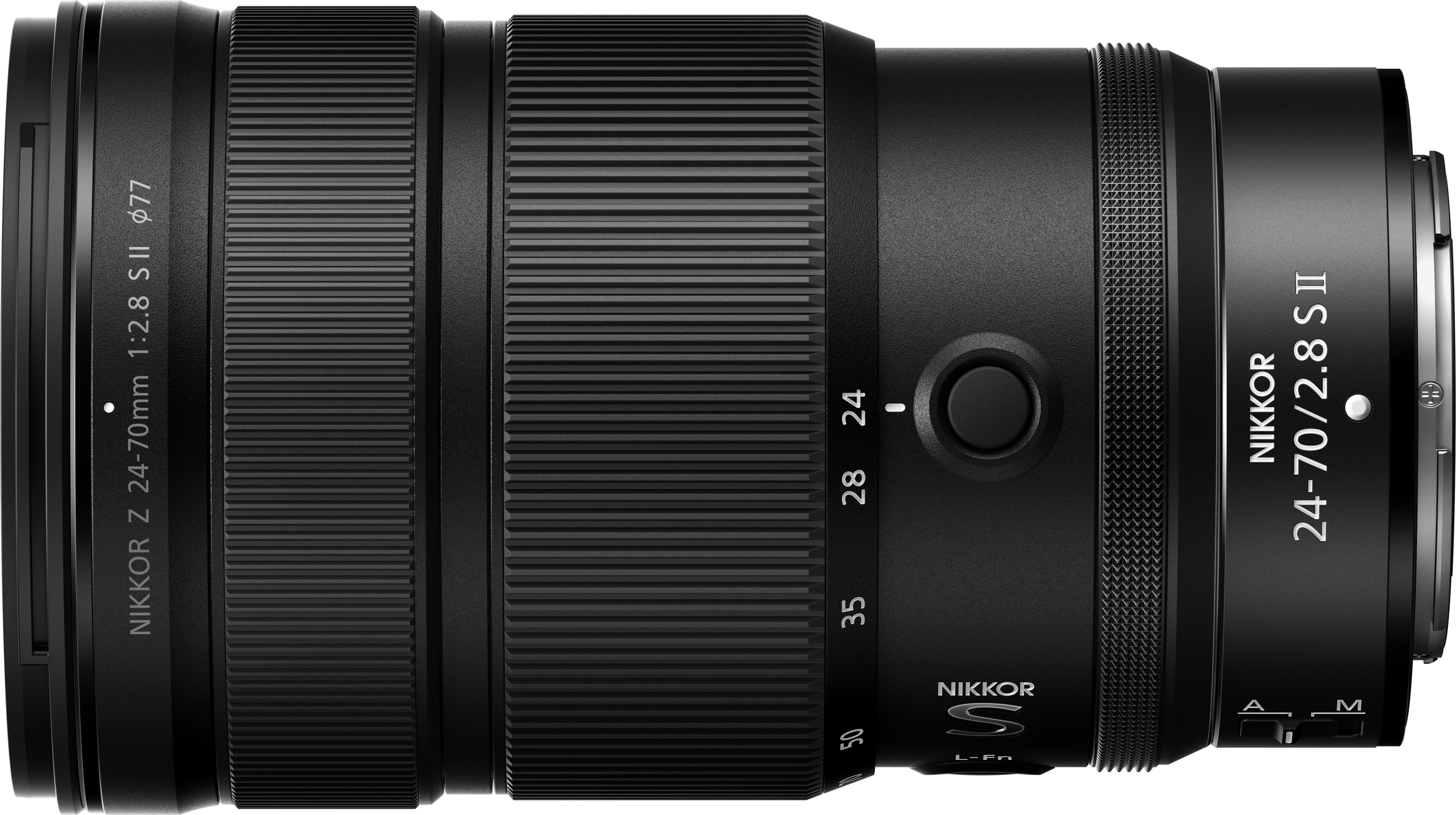 Siyah NIKKOR Z 24-70mm f/2.8 S II lens, zoom halkası, odak halkası ve diyafram kontrolleri ile.