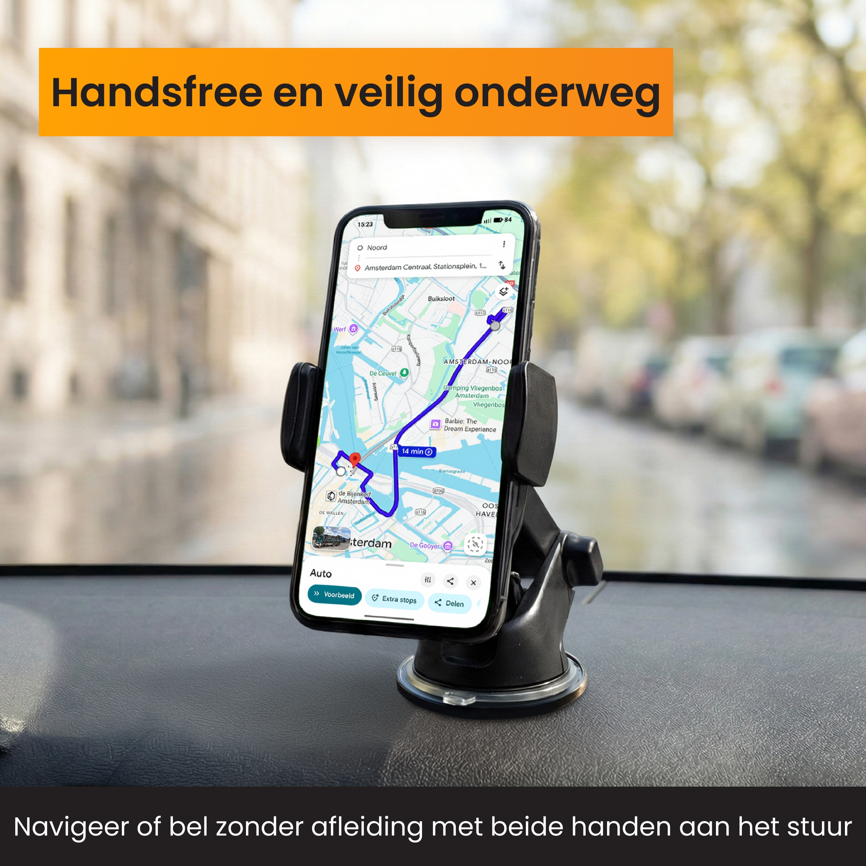 Een smartphone met navigatie-app toont een route in Amsterdam, gemonteerd op een dashboard.