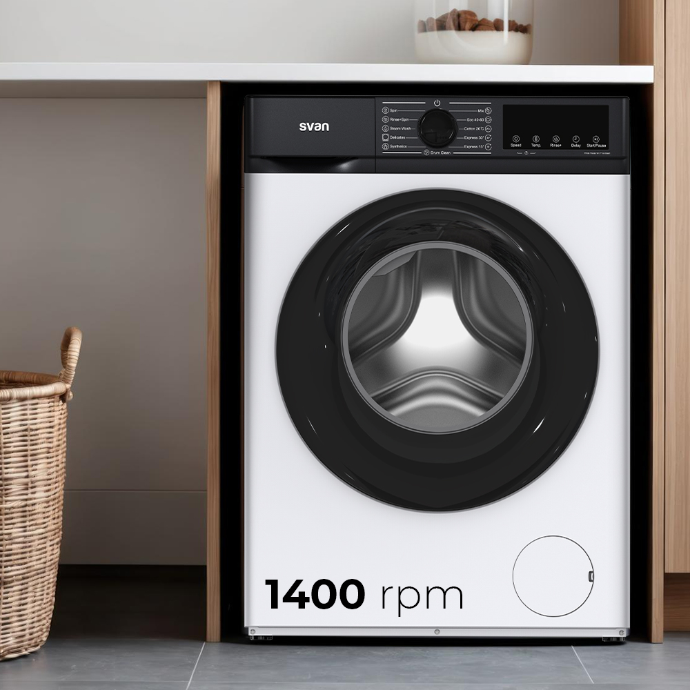 Una lavadora blanca Svan con puerta y panel negros, 1400 rpm.