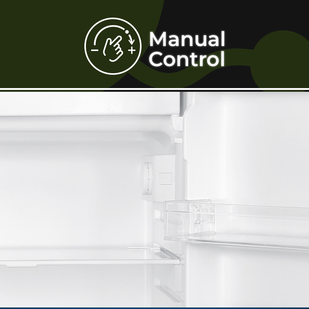 Primer plano del interior de un refrigerador con control manual y dial.
