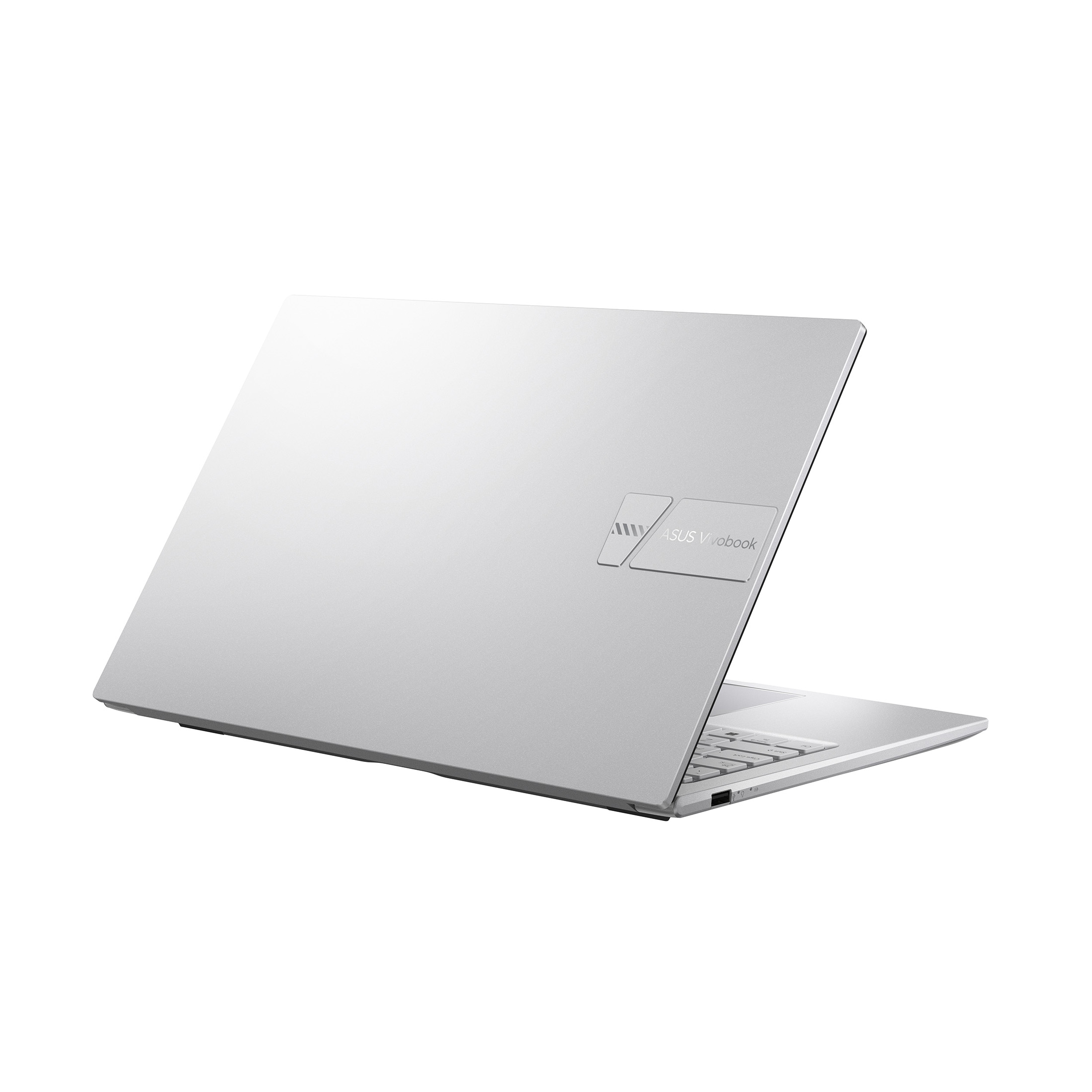 Ein geöffneter, silberner ASUS Vivobook Laptop auf weißem Hintergrund.
