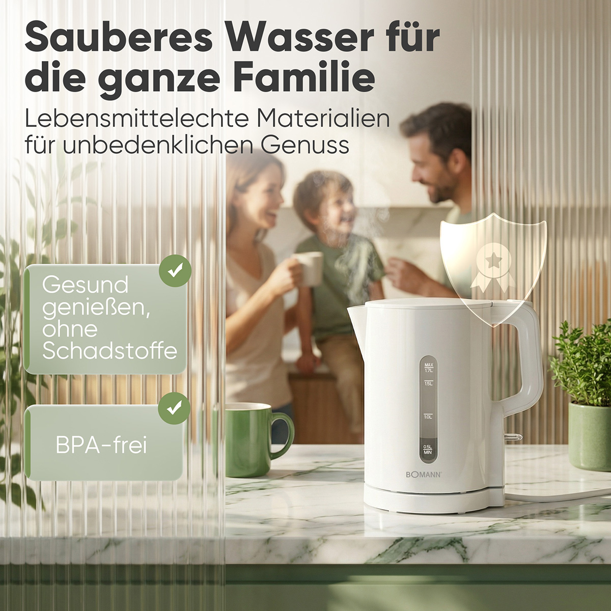 Eine weiße Wasserkocher steht auf einer Marmorplatte, Familie im Hintergrund.
