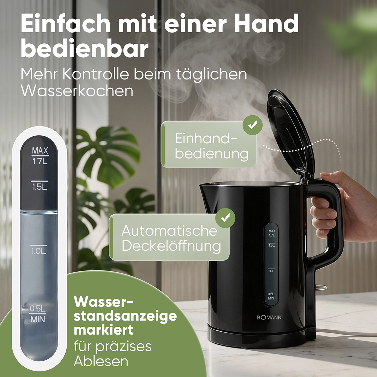 Schwarzer Wasserkocher mit offenem Deckel, Dampf steigt auf. Wasserstandsanzeige.
