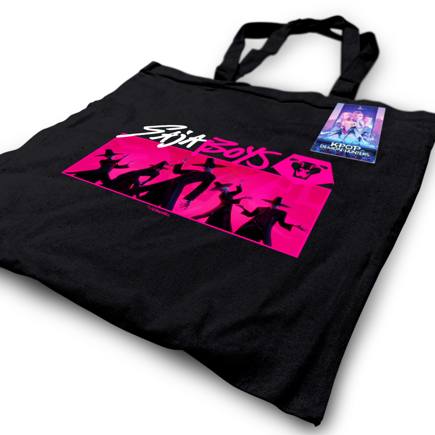 Schwarze Tasche mit „Suit Boys“-Design und K-Pop-Dämonenjägern.