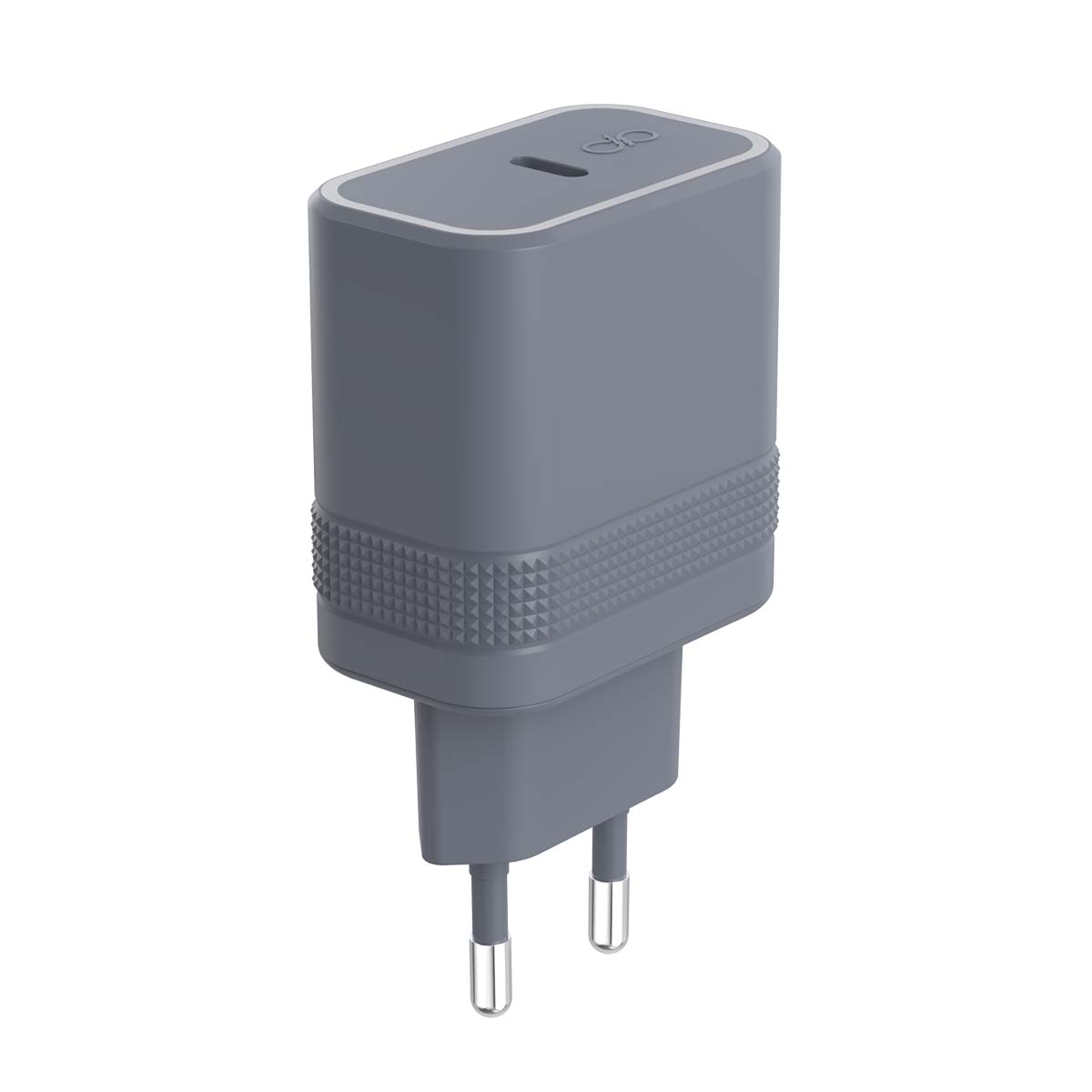 Adaptador de corriente gris con clavijas plateadas y anillo texturizado.