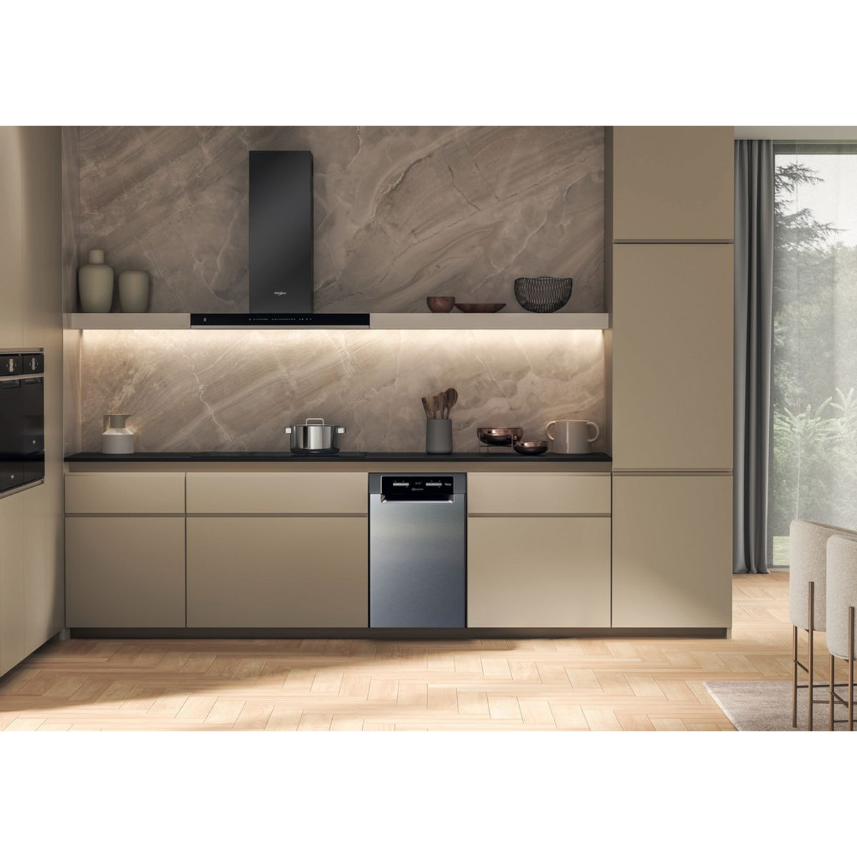 Moderne Küche mit Edelstahl-Geschirrspüler, Dunstabzugshaube und Beige Schränken.