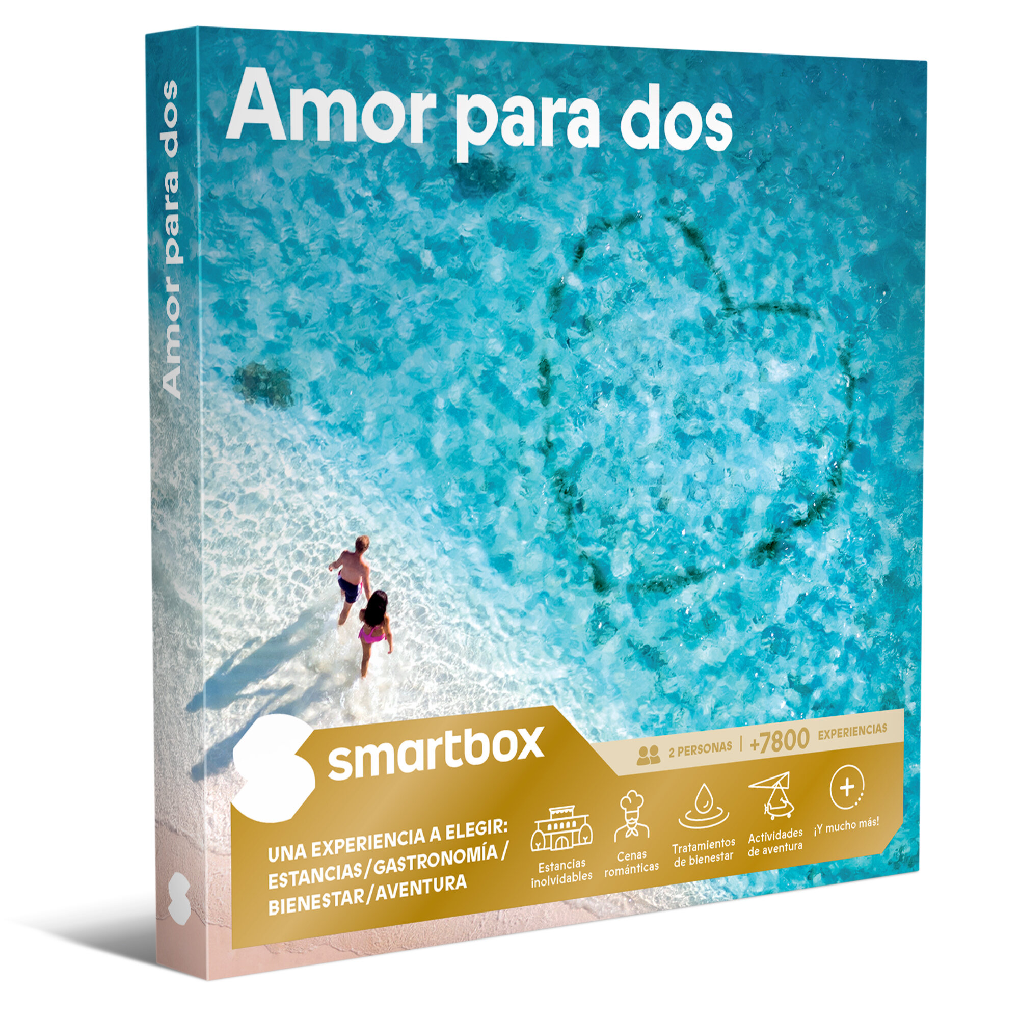 Una pareja camina hacia una barra de arena con forma de corazón en aguas poco profundas.