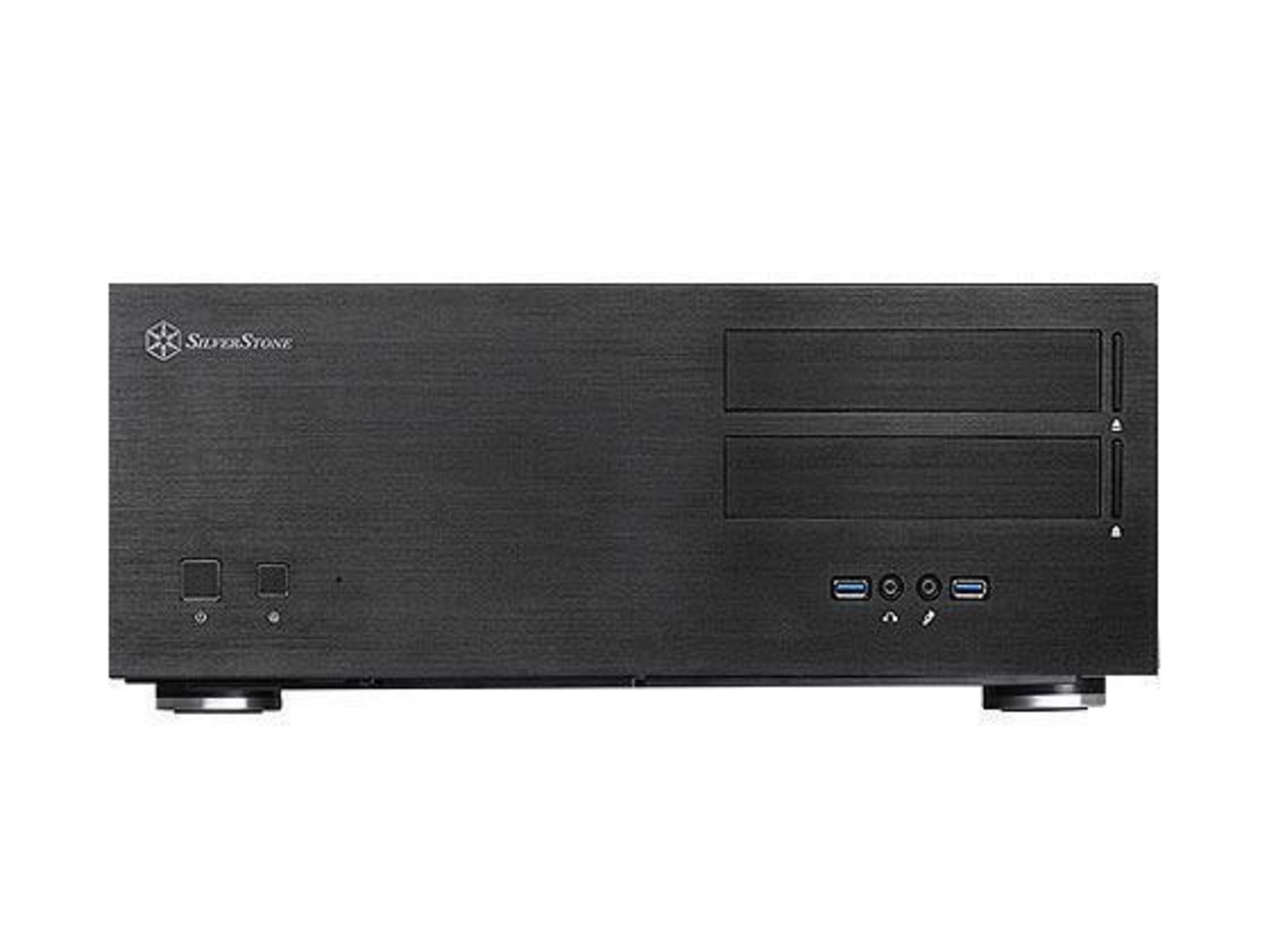 Schwarzes SilverStone Computergehäuse mit Anschlüssen und Laufwerksschächten.