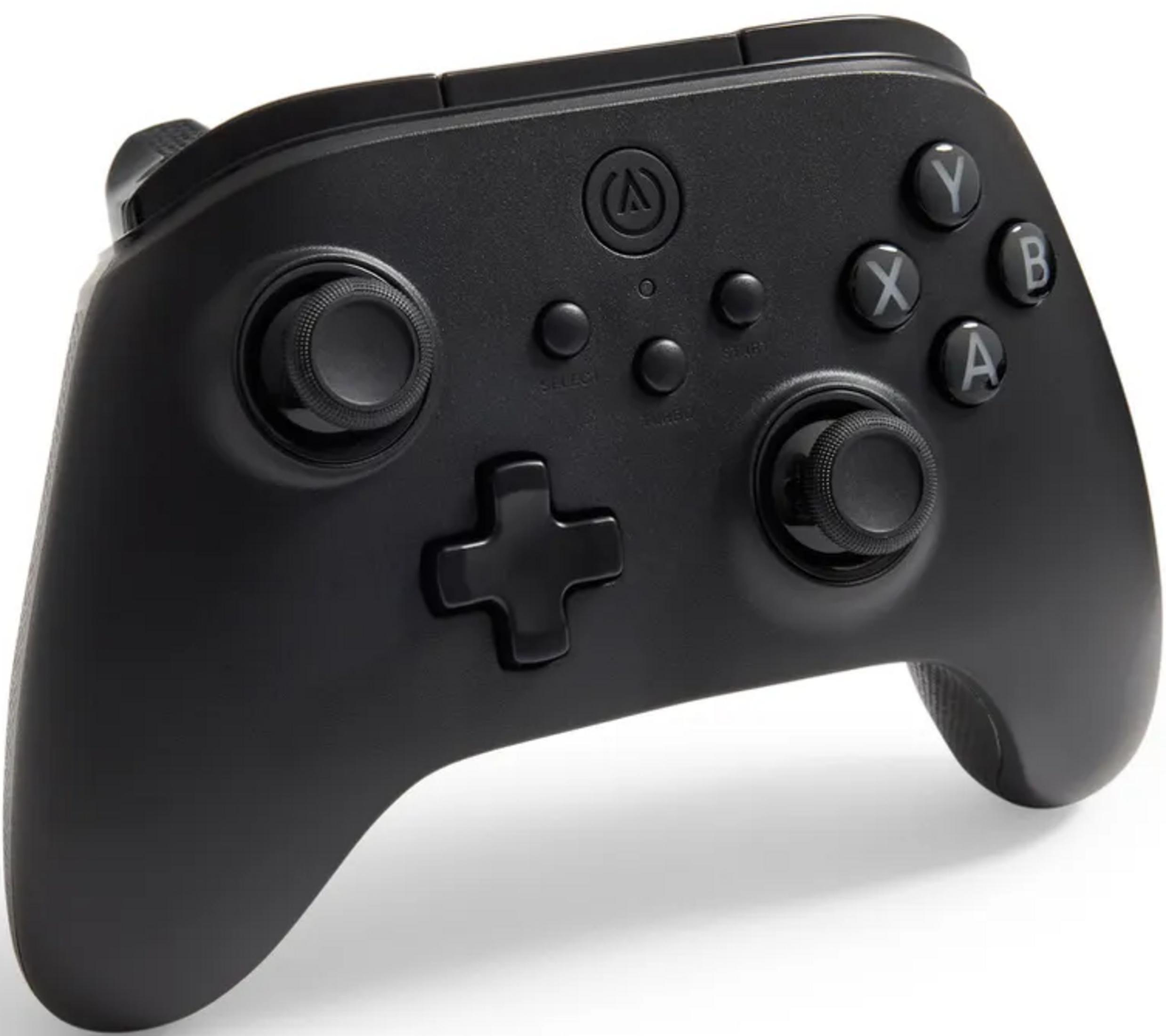Ein schwarzer Gaming-Controller mit zwei Analogsticks, D-Pad und Tasten.