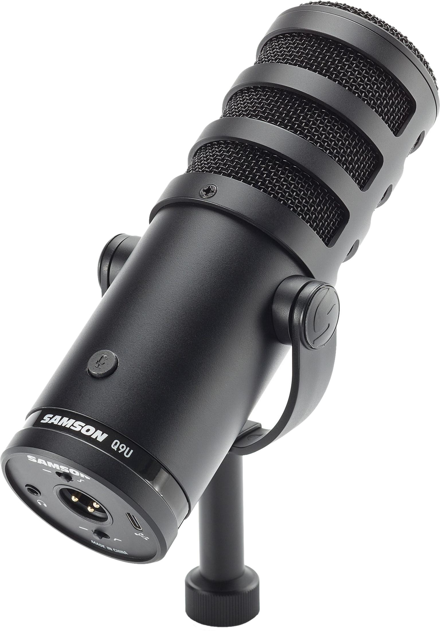 Microfono Neumann nero con griglia metallica e connettore XLR su sfondo bianco.