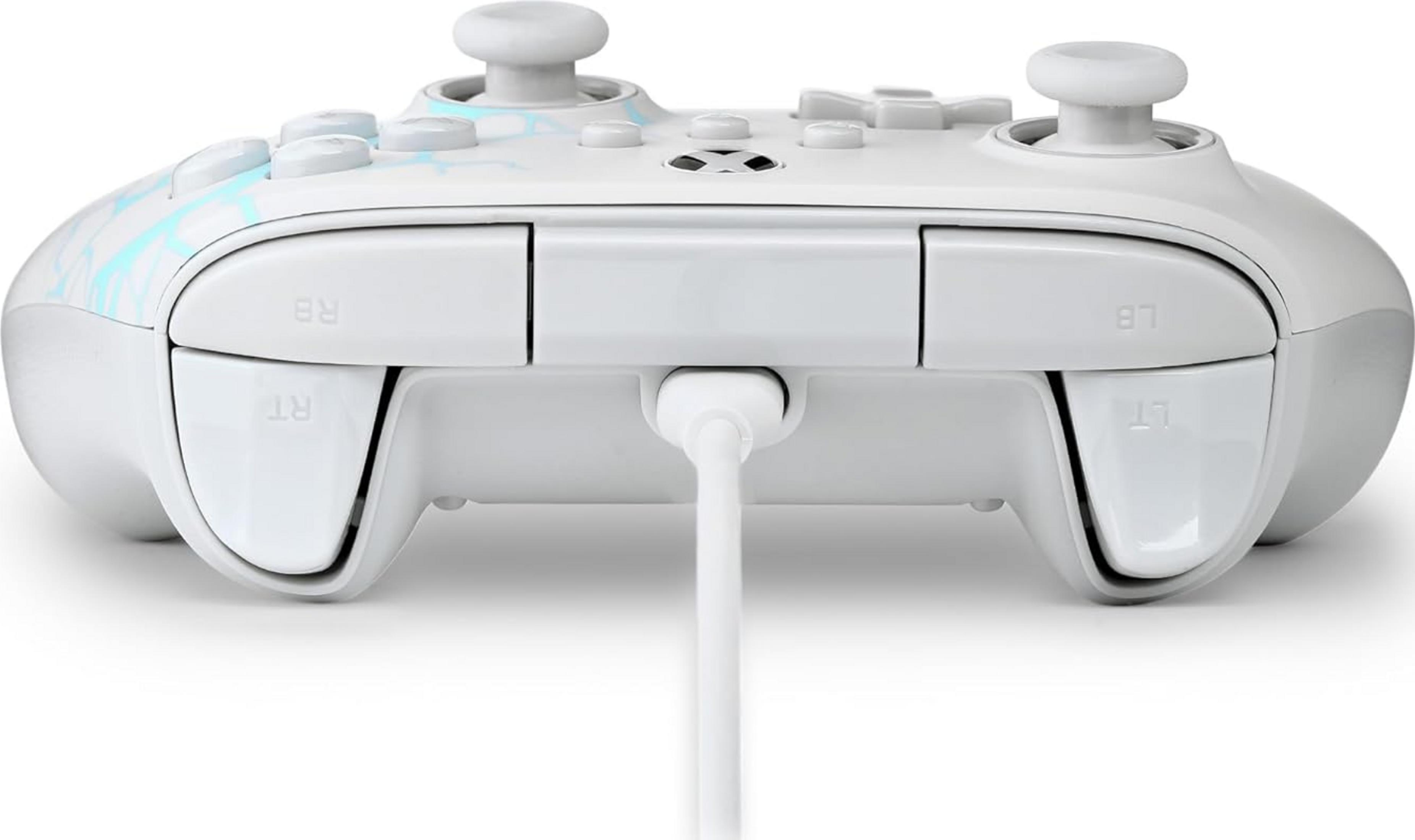 Un controller Xbox bianco con motivo a fulmine blu e cavo collegato.