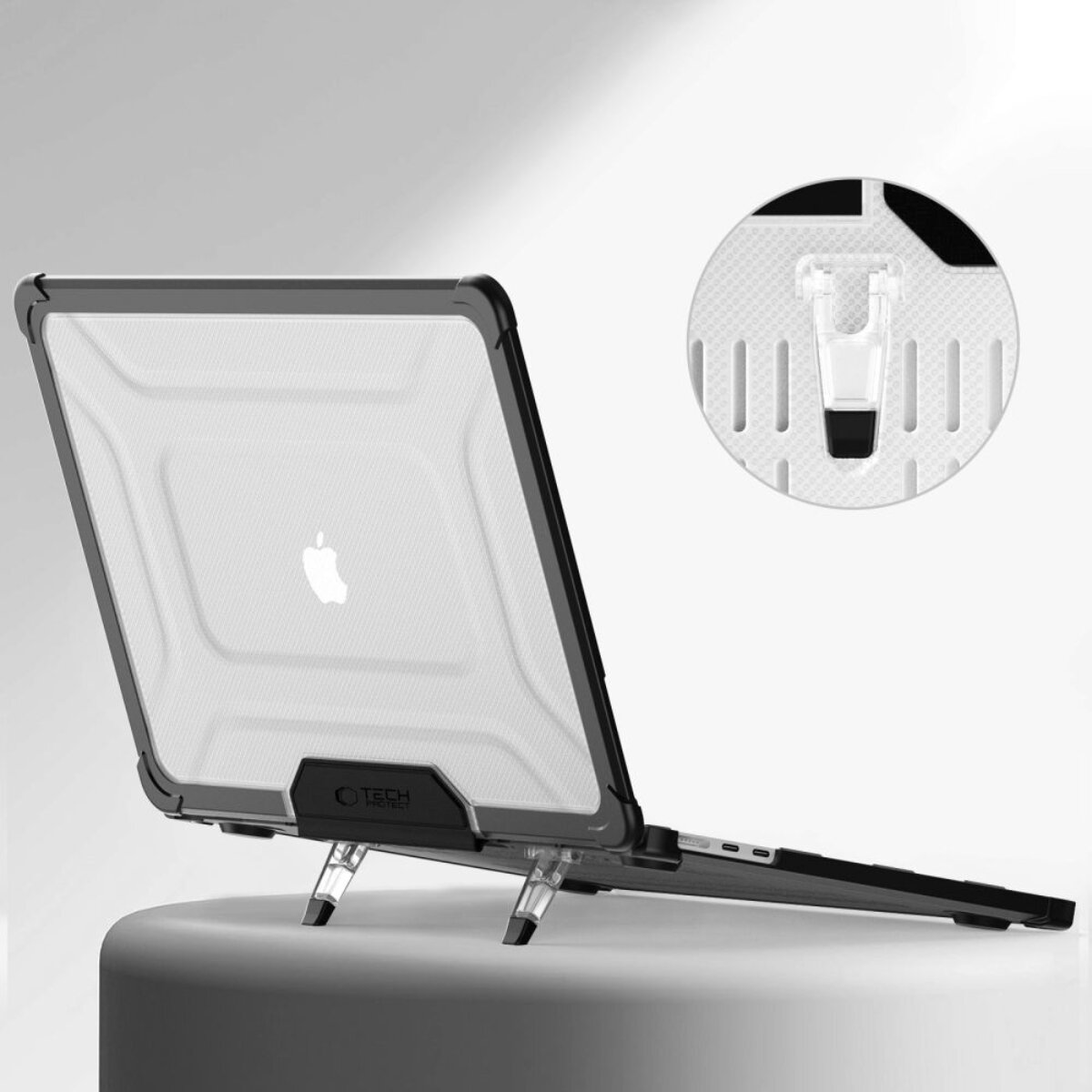Ein durchsichtiger Laptop-Schutz mit schwarzem Rahmen, auf zwei Ständern.