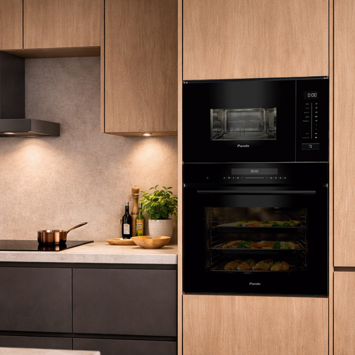 Cocina moderna con gabinetes de madera, electrodomésticos negros y utensilios.