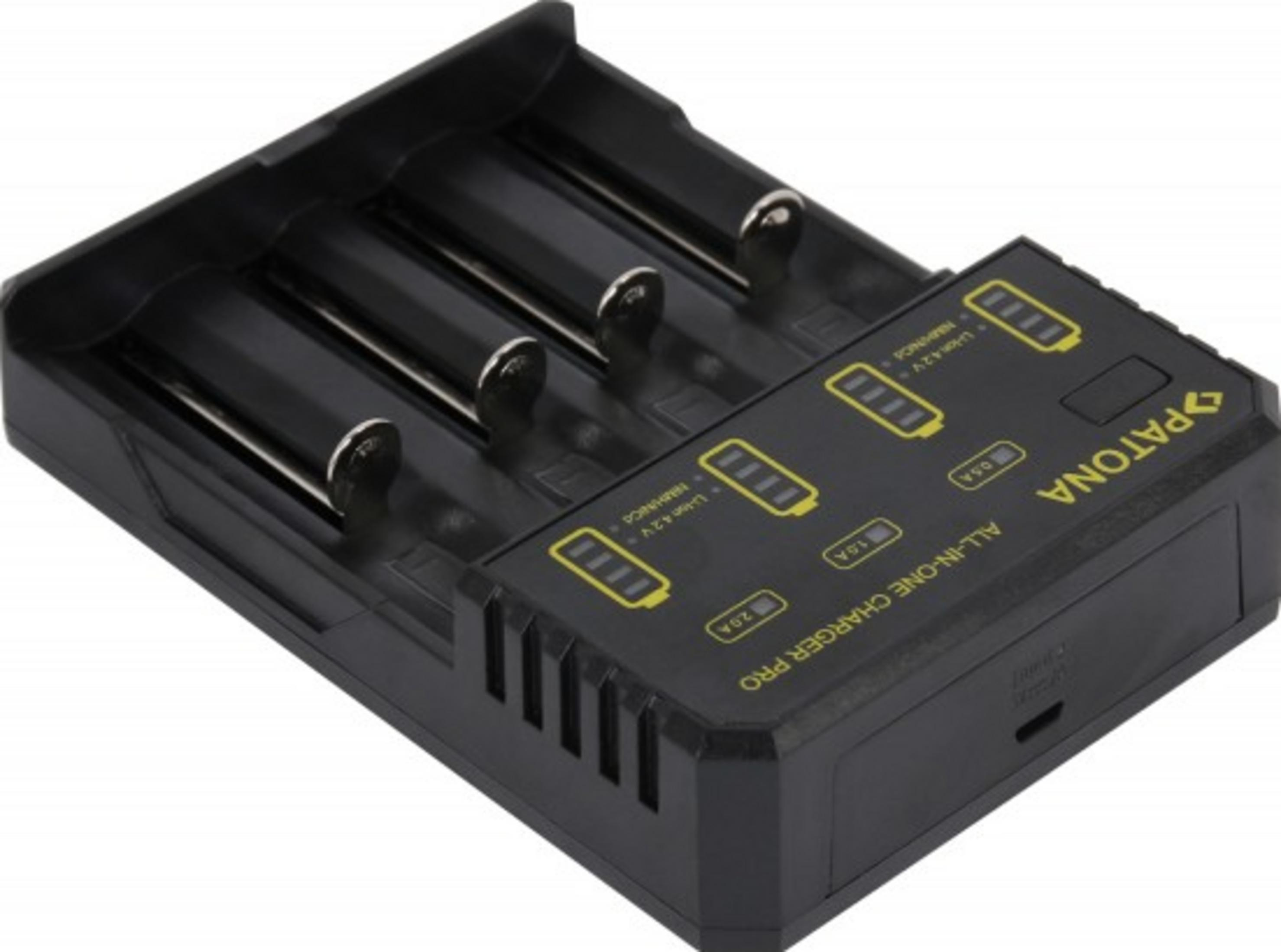 Schwarzes Ladegerät für mehrere Batterien mit gelben Symbolen und Beschriftungen.