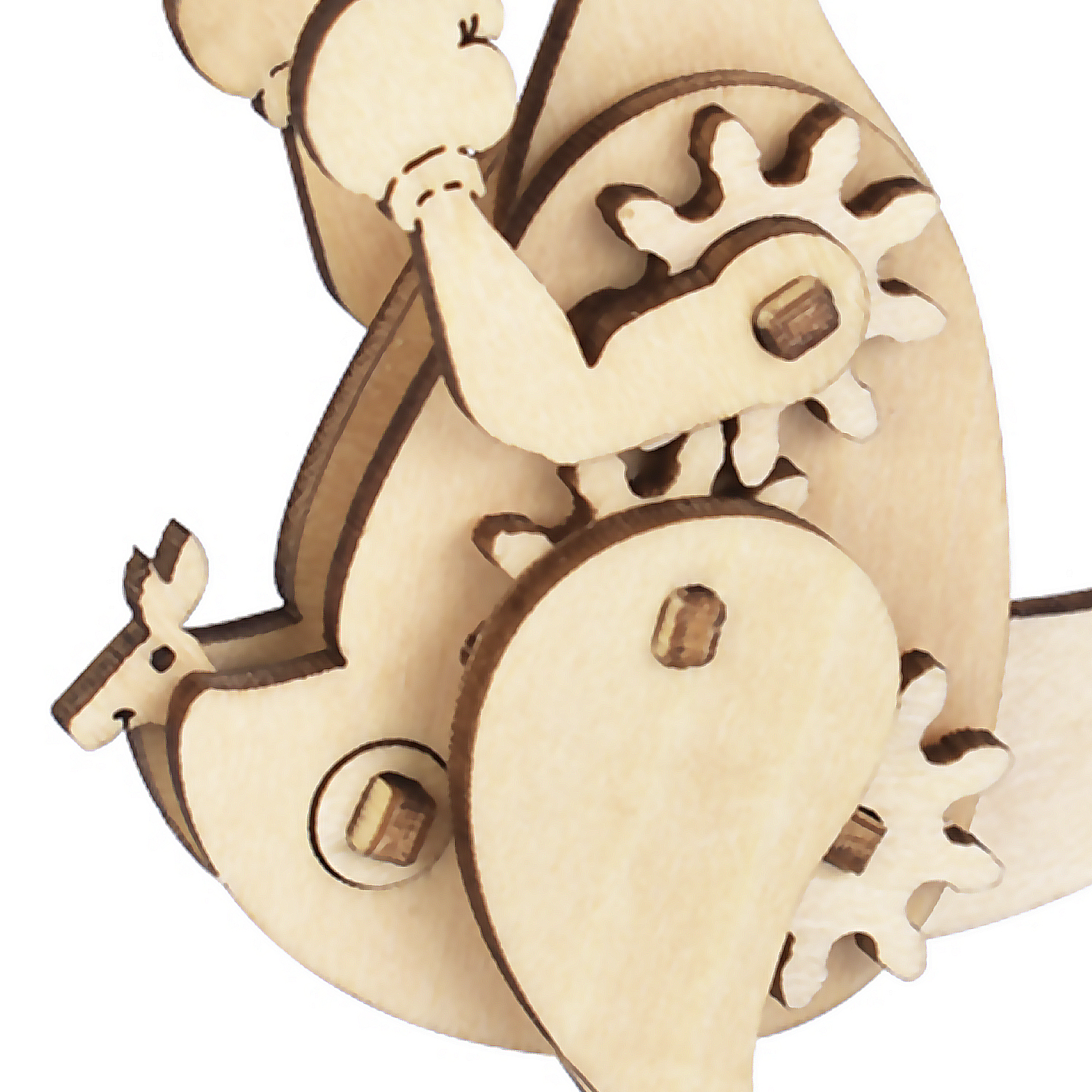 Modello meccanico in legno con ingranaggi e figura di mucca.