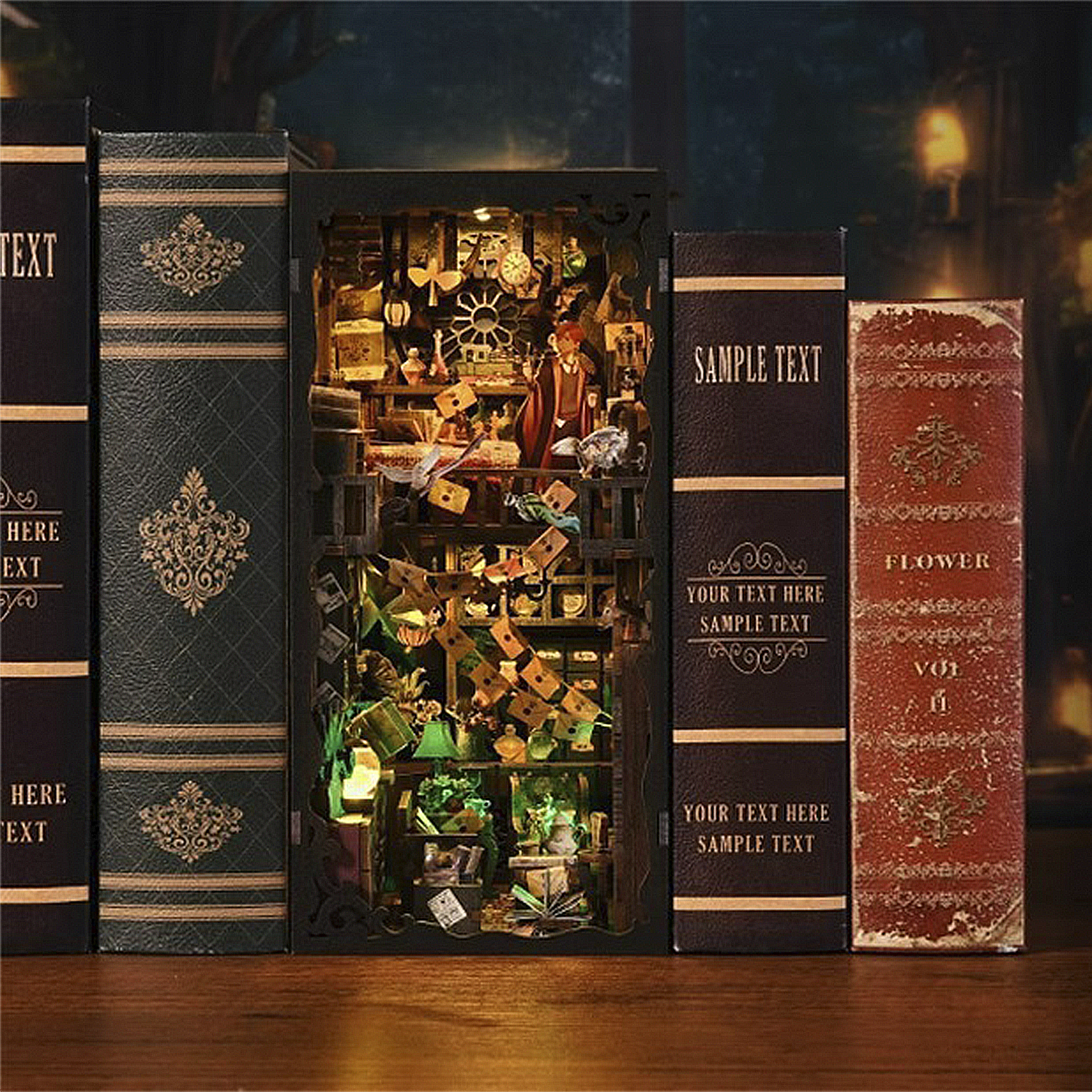 Libreria in miniatura con figure e luci tra libri veri.