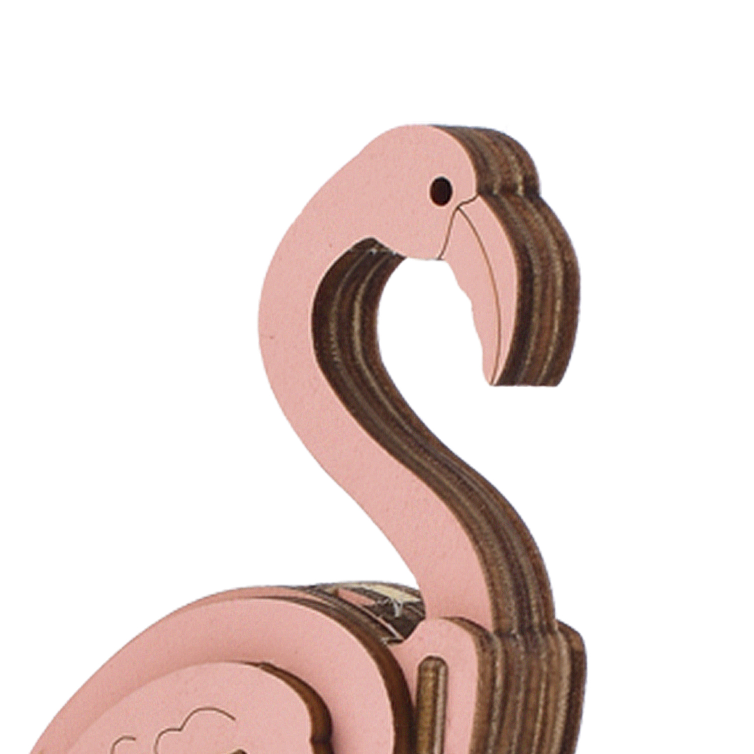 Una figura di fenicottero in legno con parte superiore rosa e strati marroni.