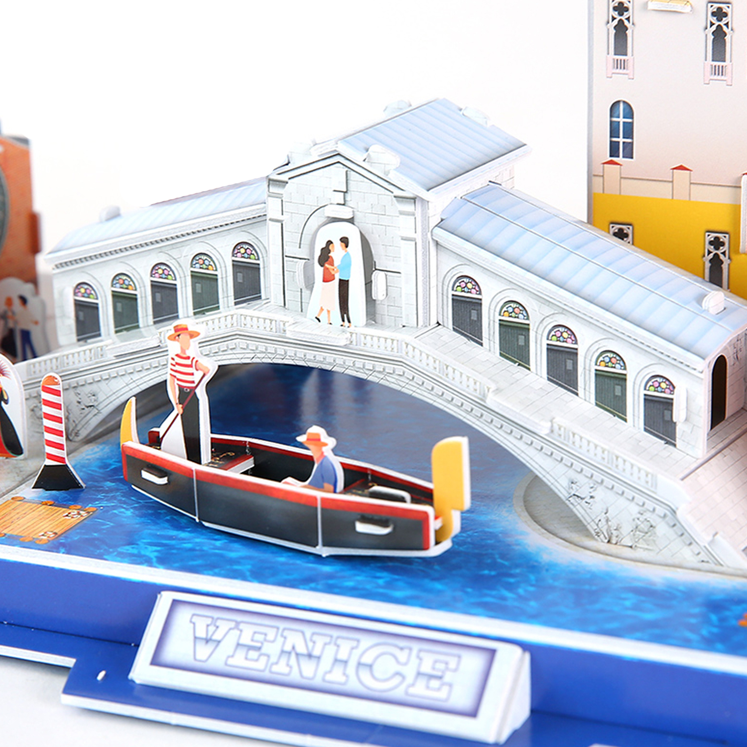 Modello di Venezia con Ponte di Rialto, gondola e la parola Venezia.