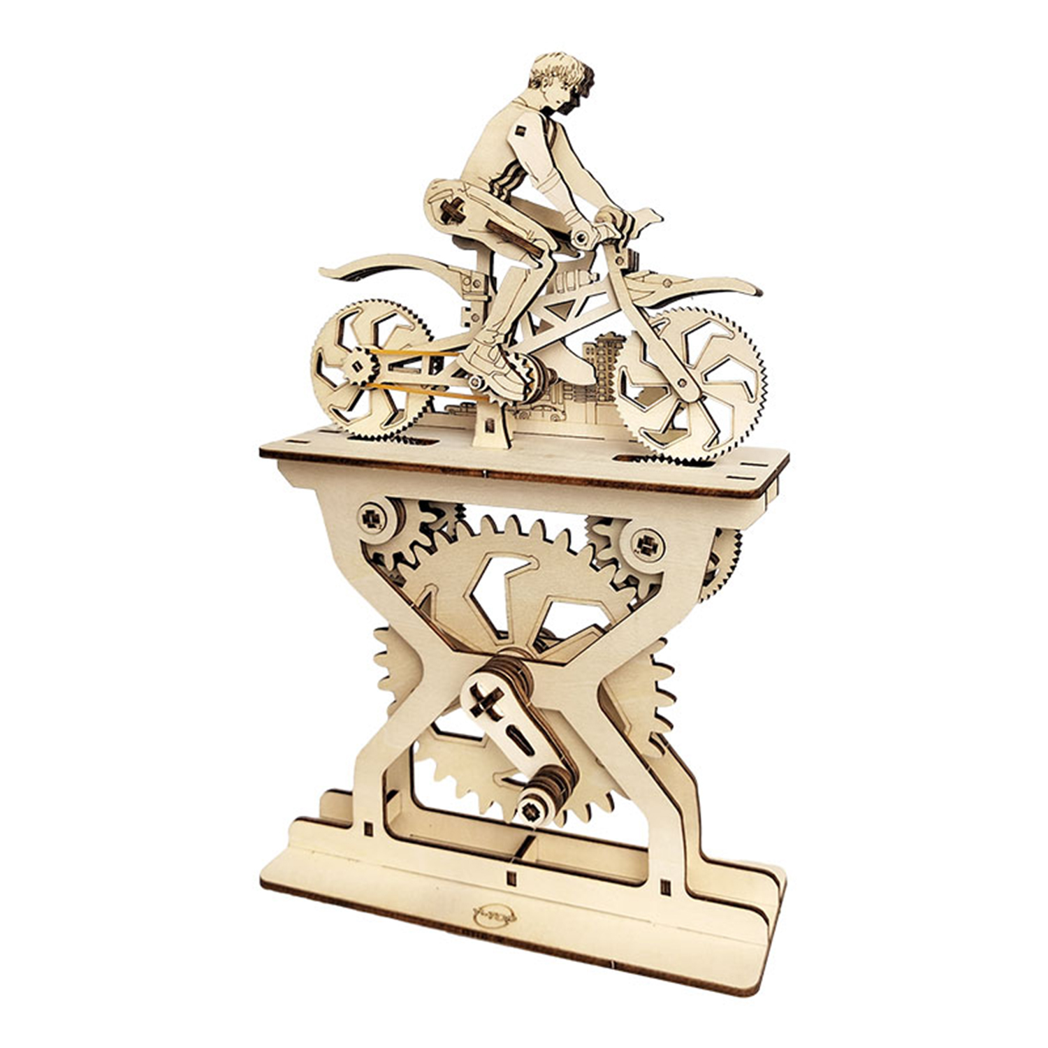 Modello in legno di un uomo su una moto sopra ingranaggi.
