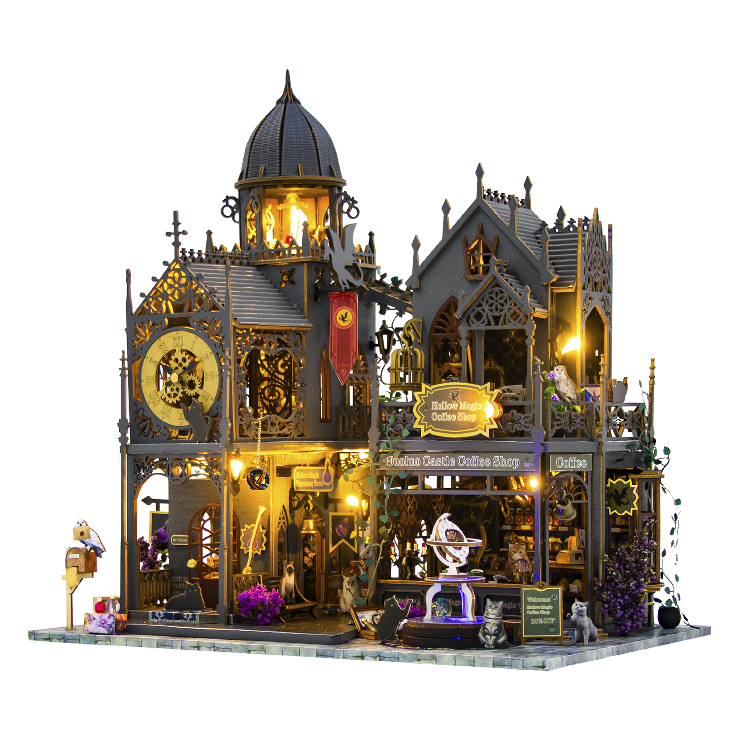 Edificio in miniatura in stile gotico con finestre illuminate, orologio, gatti, gufo.