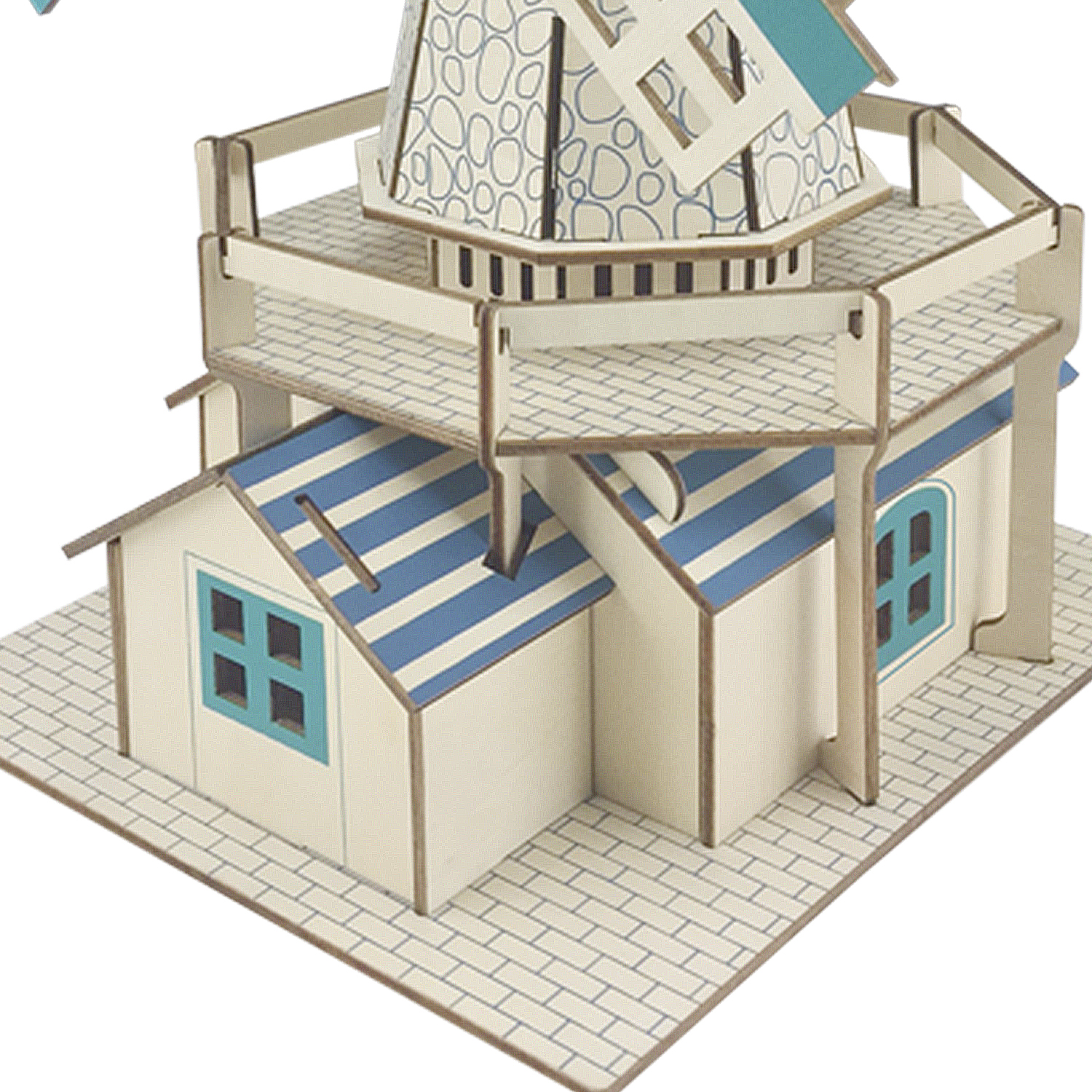 Un modello in legno di una casa del mulino con finestre e tetto blu.