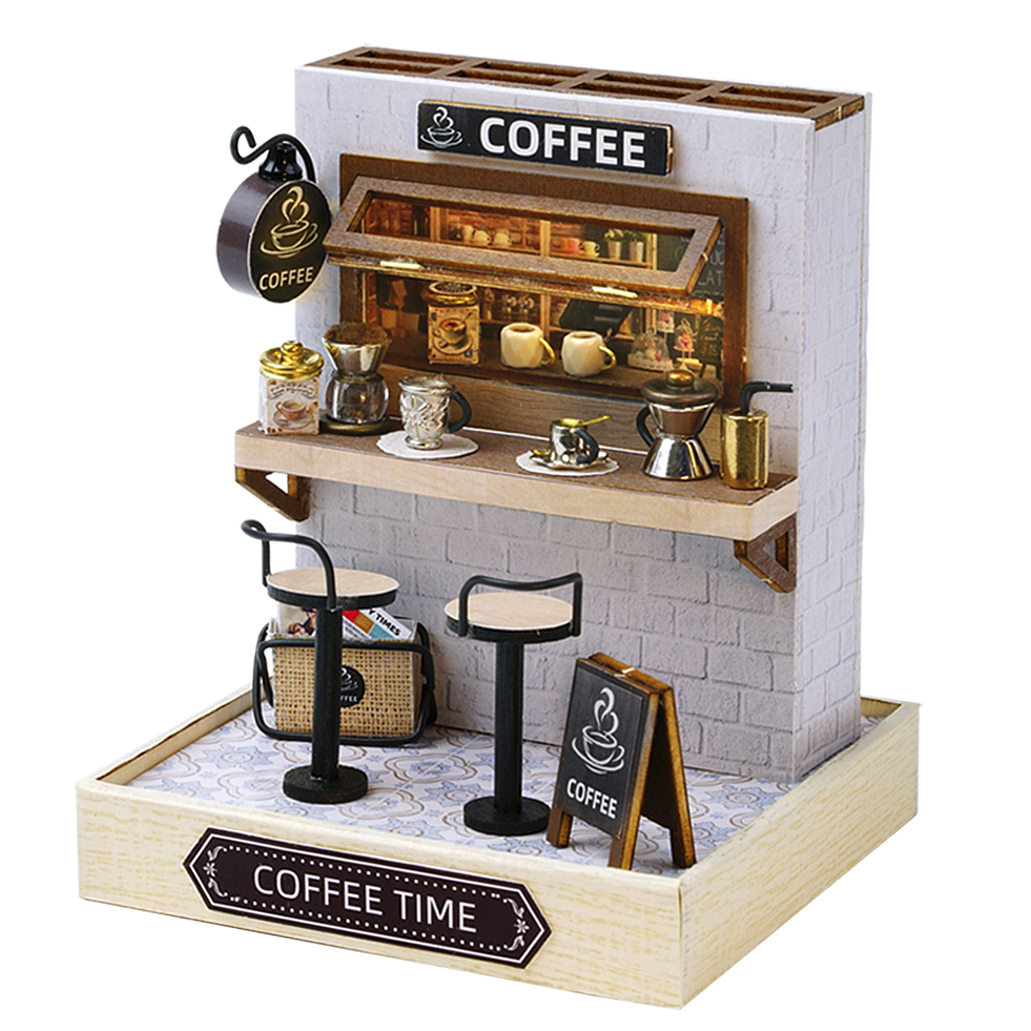 Modello di caffetteria in miniatura con insegne, sedie, macchine da caffè e tazze.