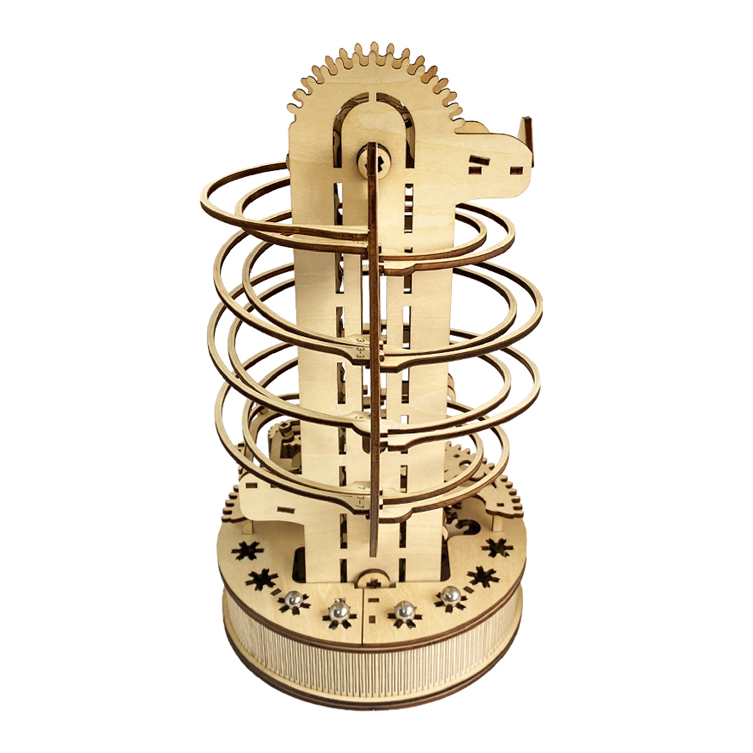 Modello in legno di una pista per biglie con tracciato a spirale e ingranaggi.