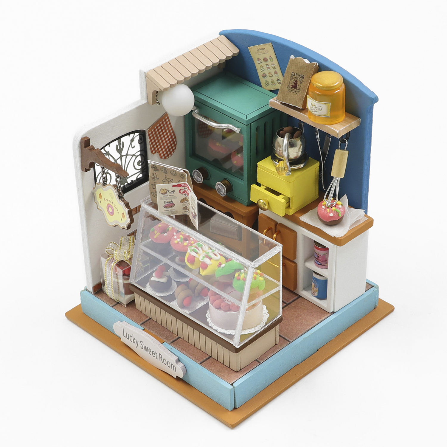 Panificio in miniatura con vetrina, forno, bancone e decorazioni.