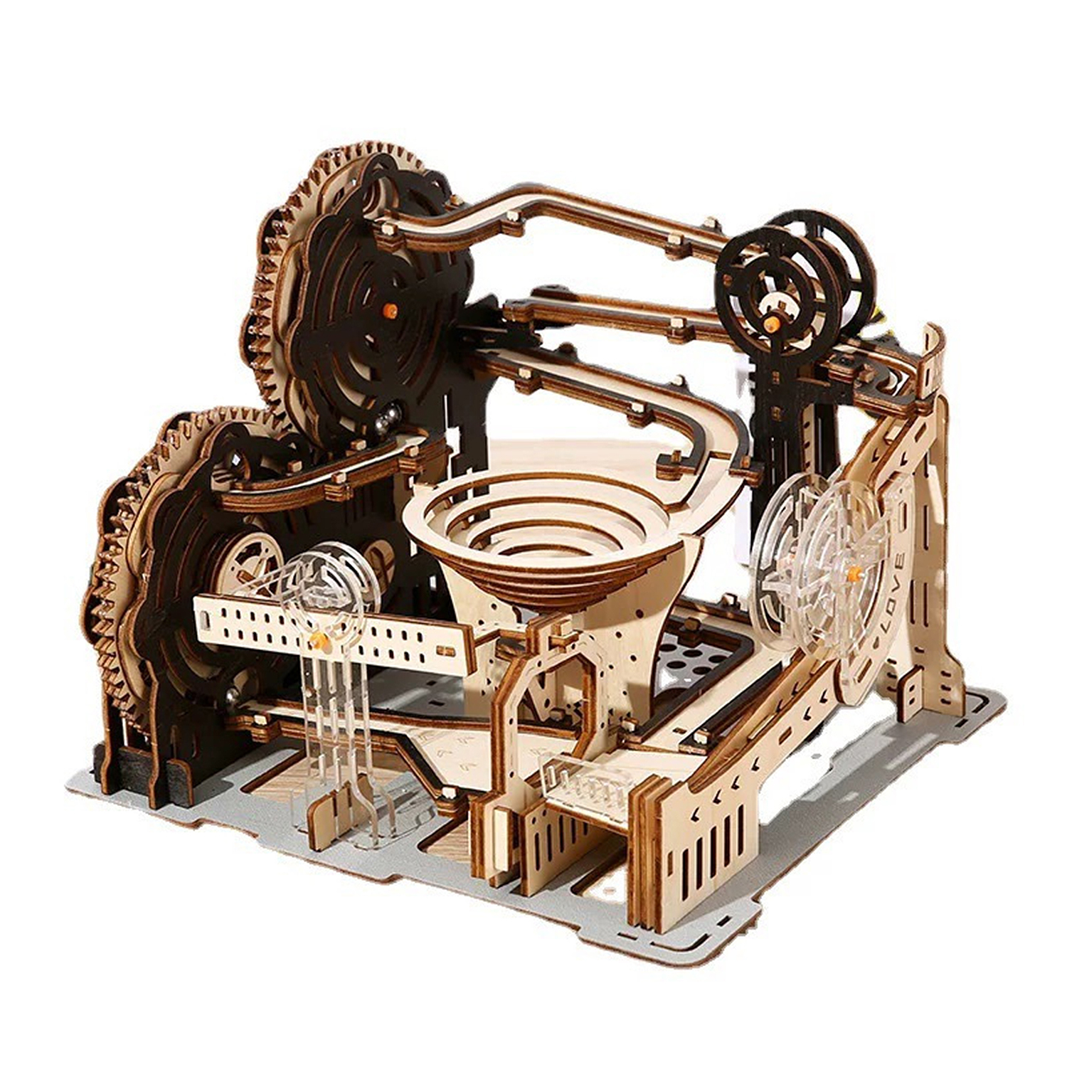 Un modello di pista per biglie in legno con ingranaggi, rampe e spirali.
