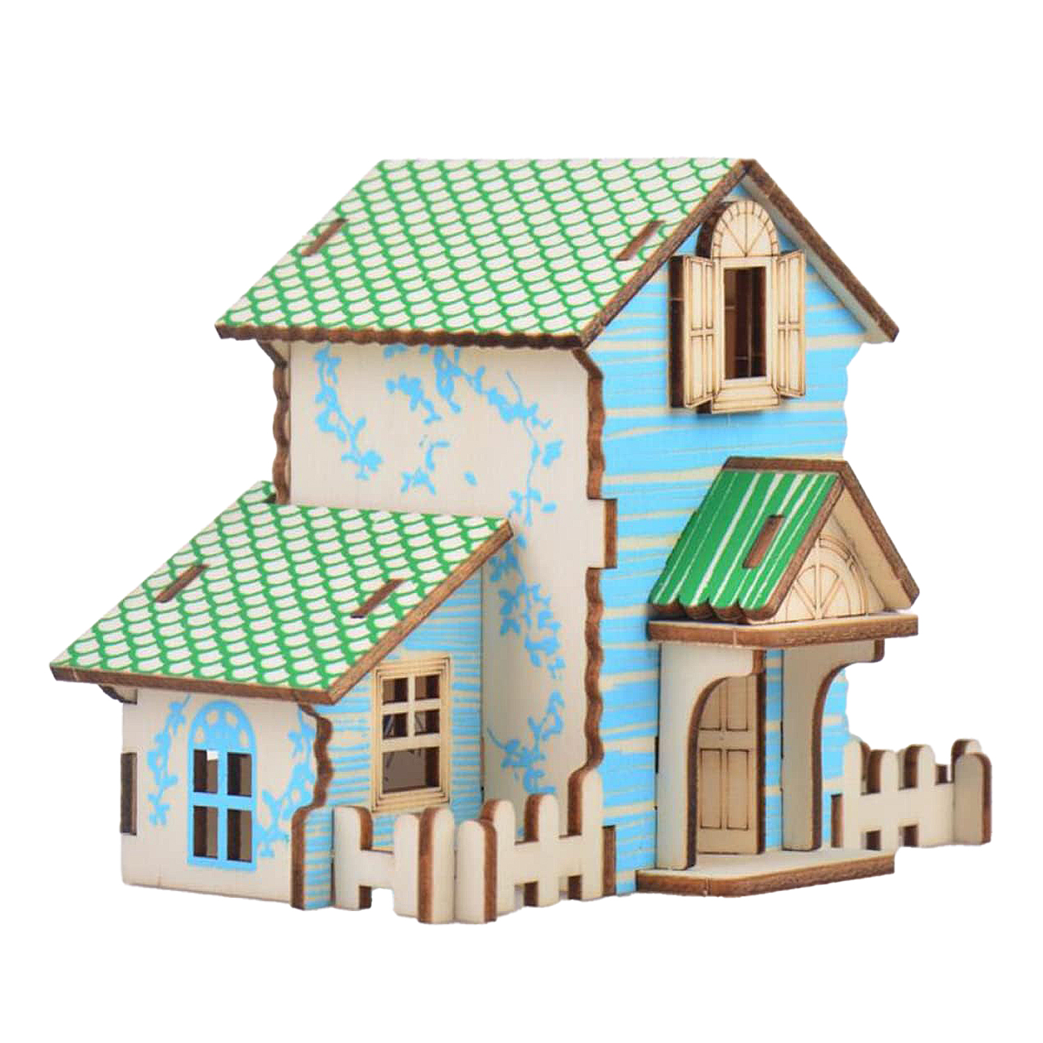 Un modello di casa in legno blu e bianco con tetti piastrellati verdi e una recinzione di legno.
