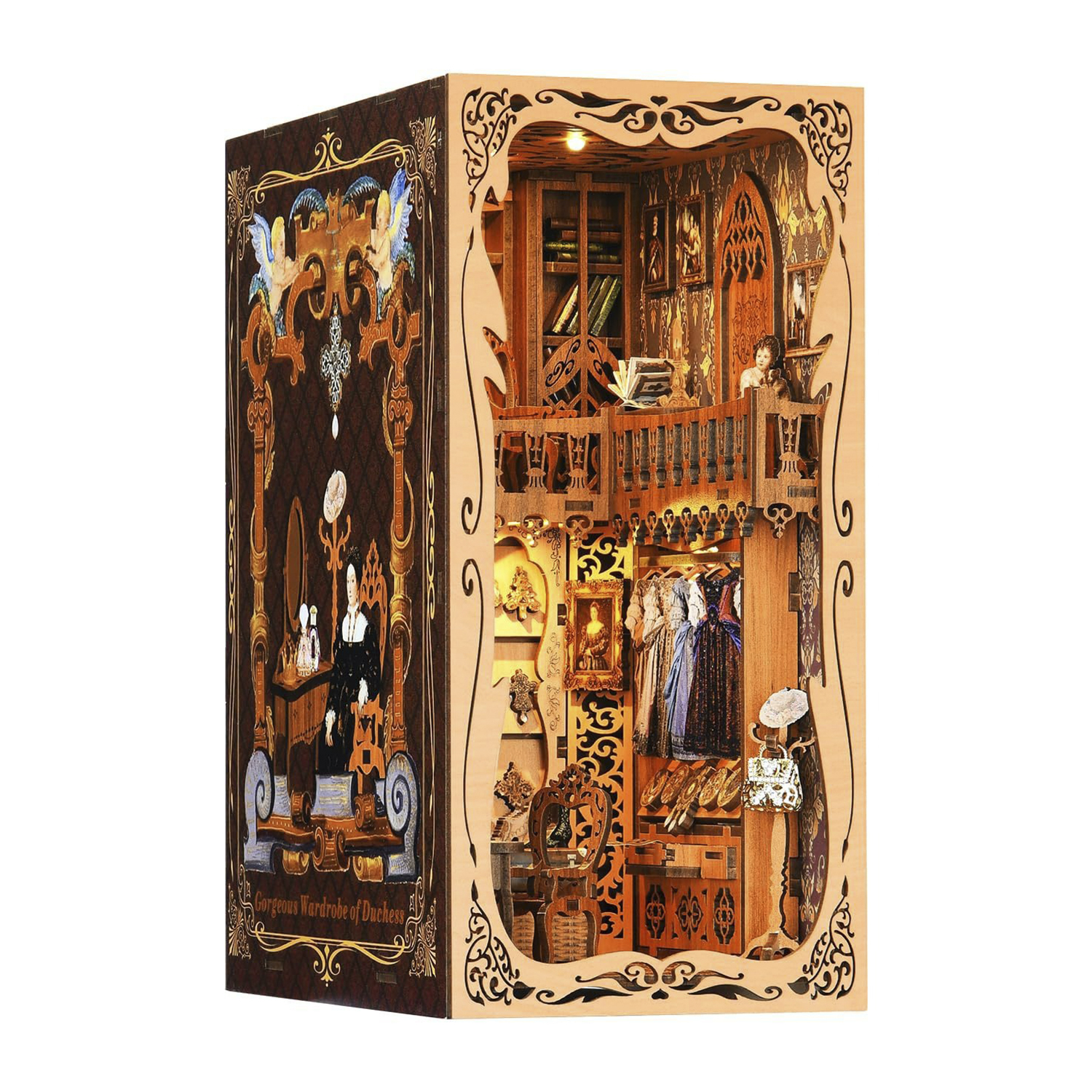 Un diorama di guardaroba in miniatura con vestiti, scarpe e una figura.