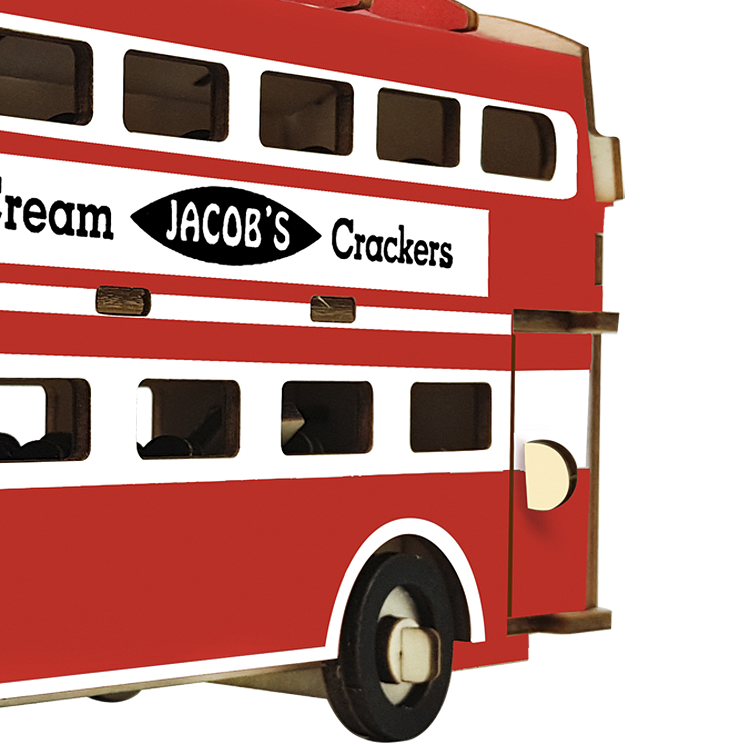 Un autobus rosso a due piani in legno con scritta JACOB'S Crackers.