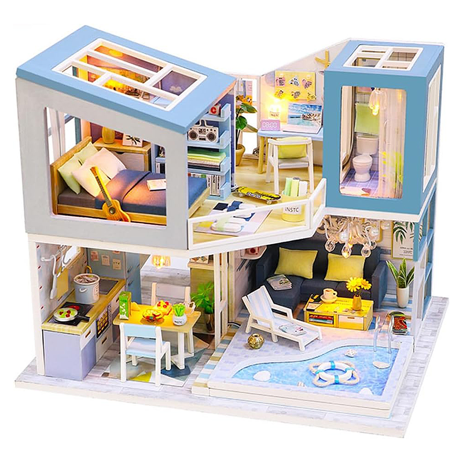 Una casa in miniatura dettagliata con piscina, cucina, soggiorno, camera da letto e bagno.