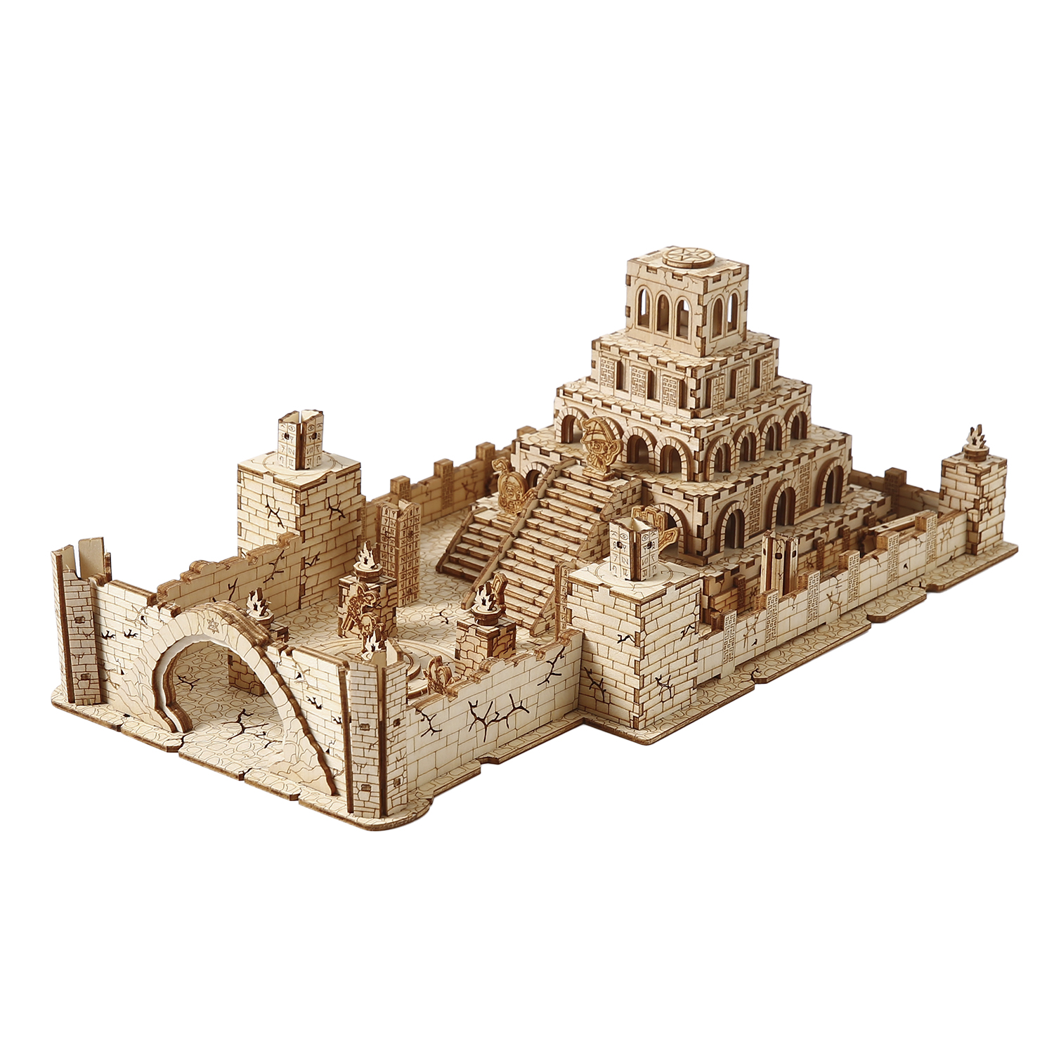 Modello in legno di un'antica fortezza con torre, scale e mura.