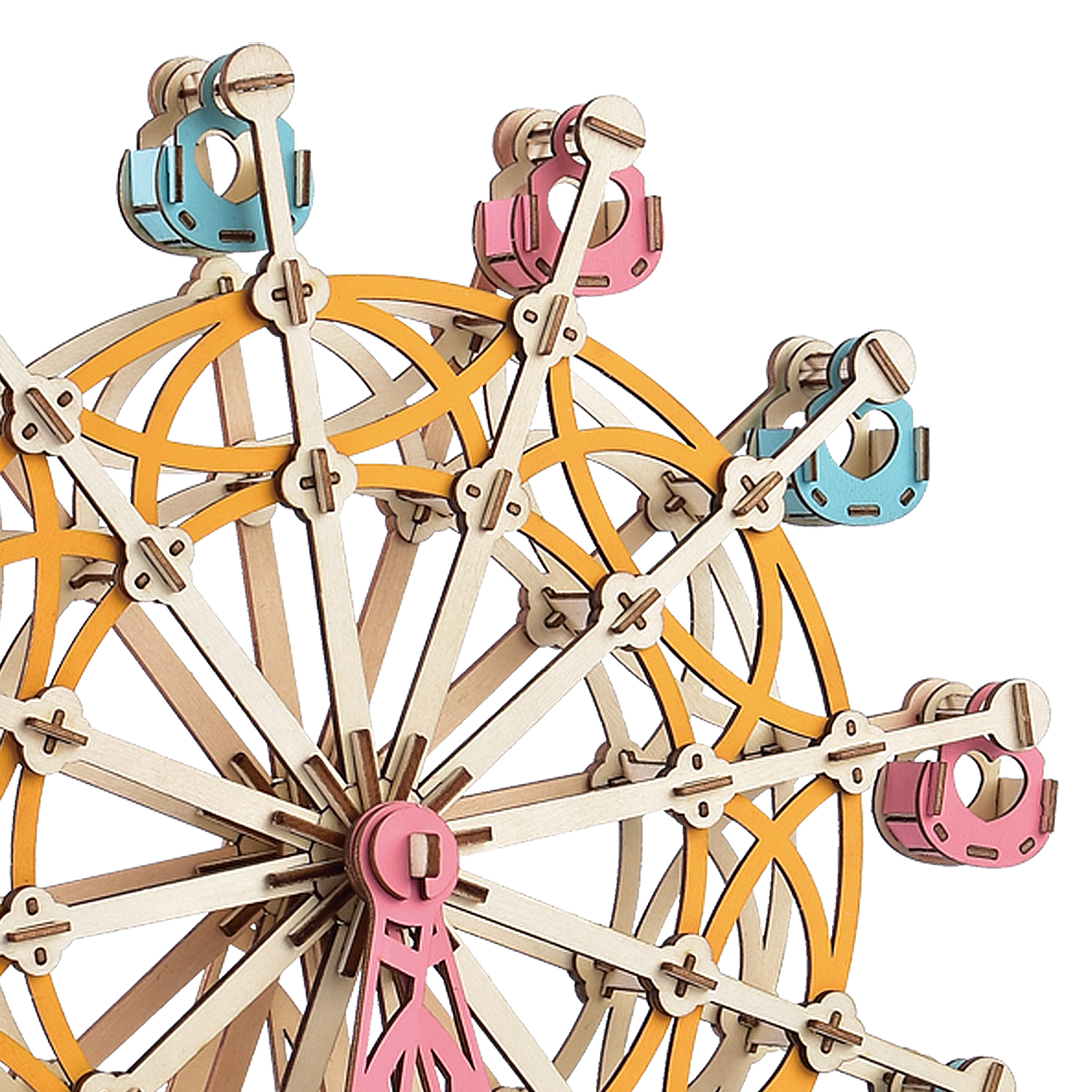 Un modello di ruota panoramica in legno con gondole colorate rosa e blu.