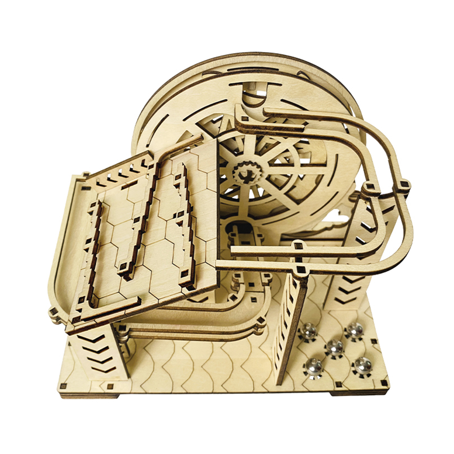 Un puzzle 3D in legno di un dispositivo meccanico con sfere e ingranaggi.